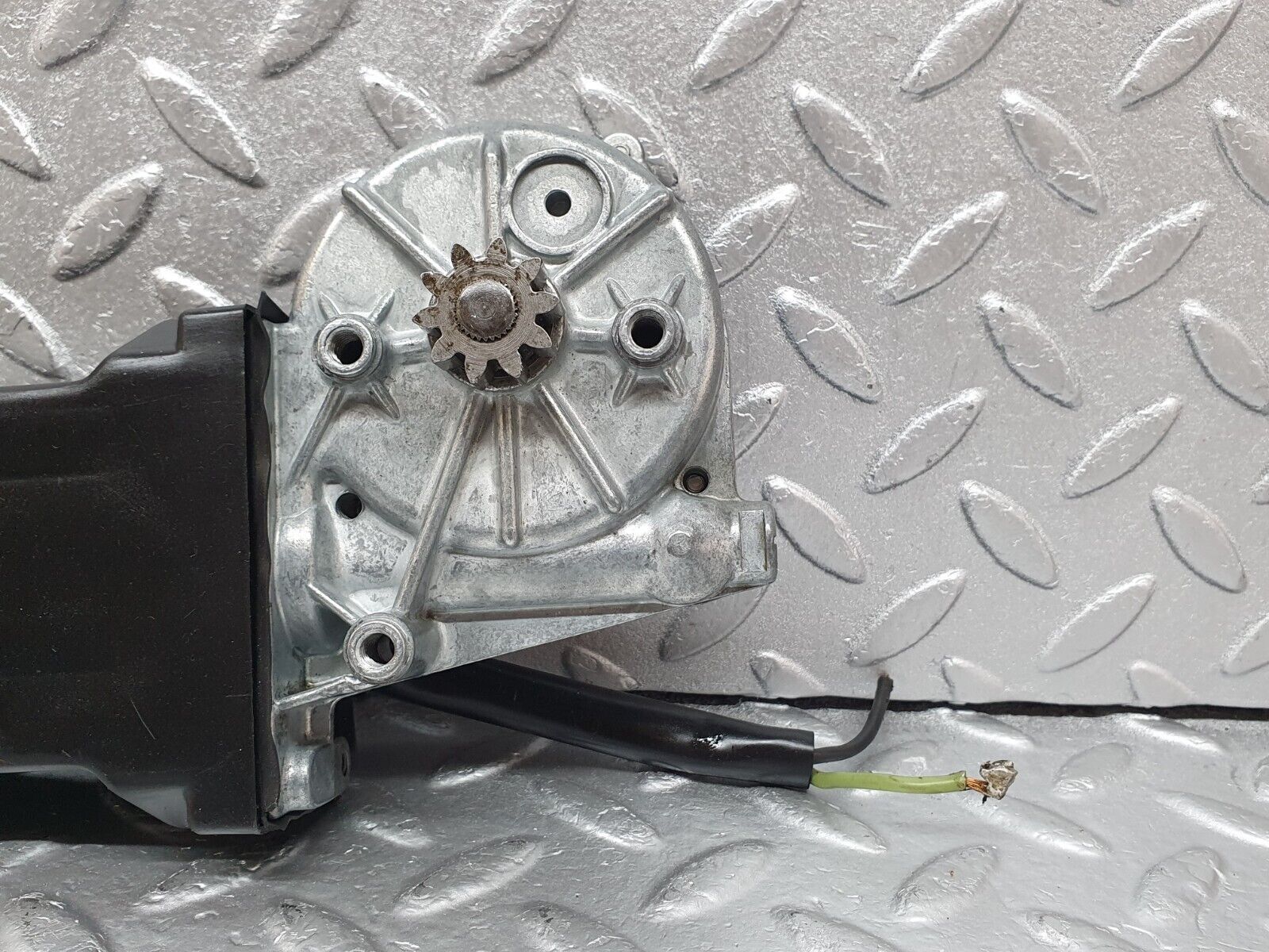 44146 Mercedes-Benz C123 230CE Coupe Front Right Window Regulator Motor 0130820057