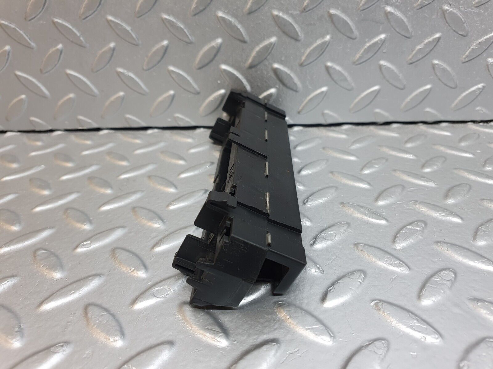 41982 Mercedes-Benz W202 C200 Centre Console Switch Bracket 2108210071