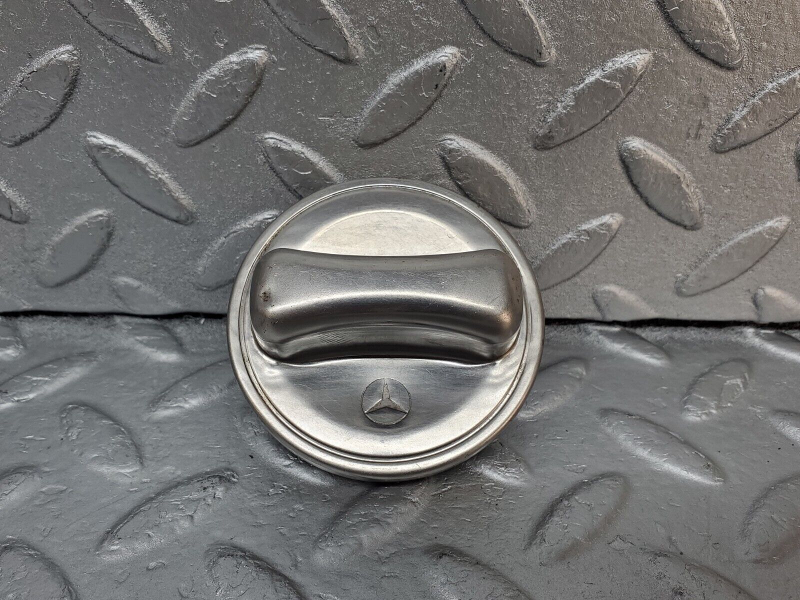 45938 Mercedes-Benz W126 420SE Fuel Tank Cap
