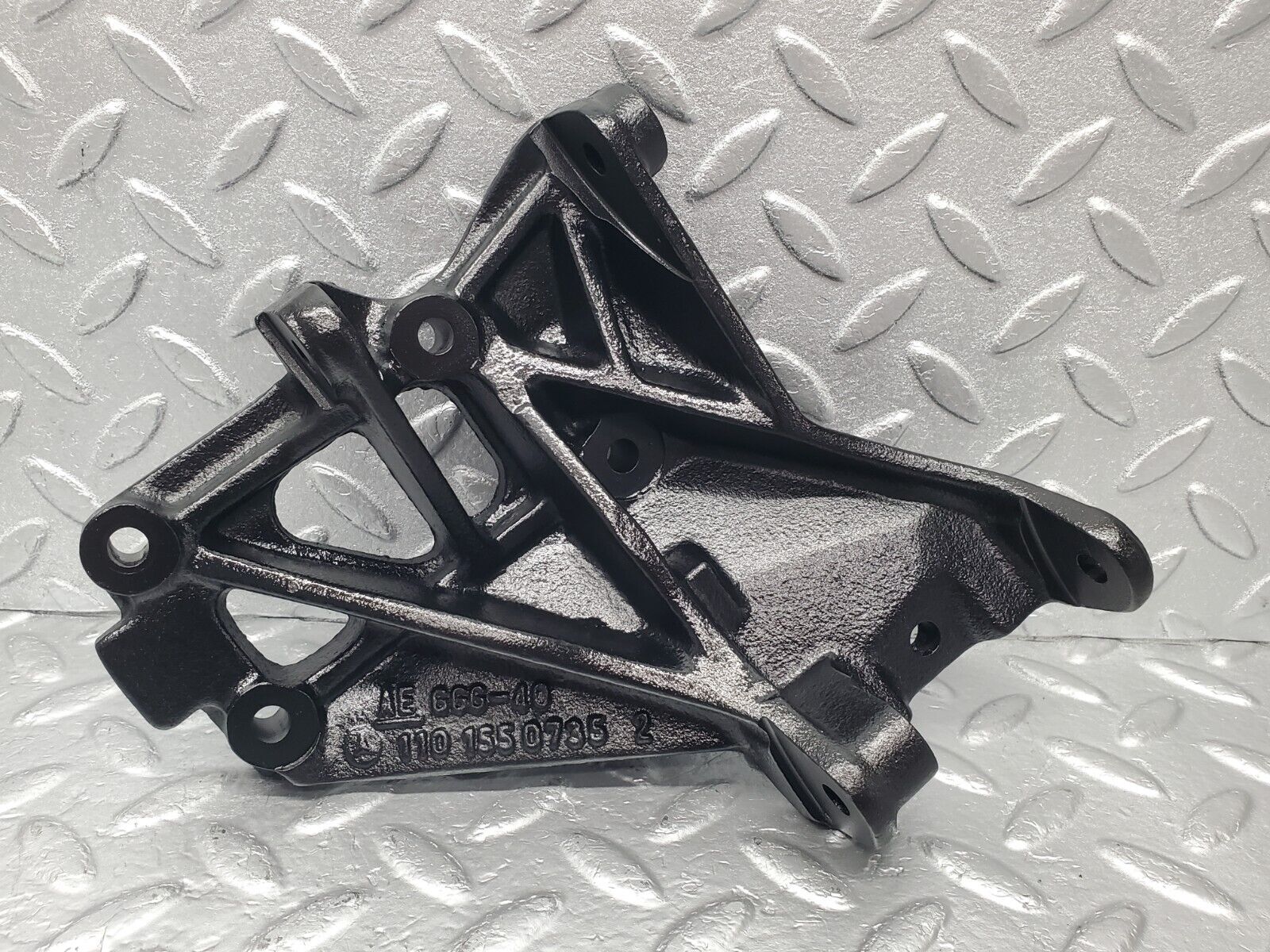 46637 Mercedes-Benz C123 280CE Coupe Alternator Generator Bracket 1101550735