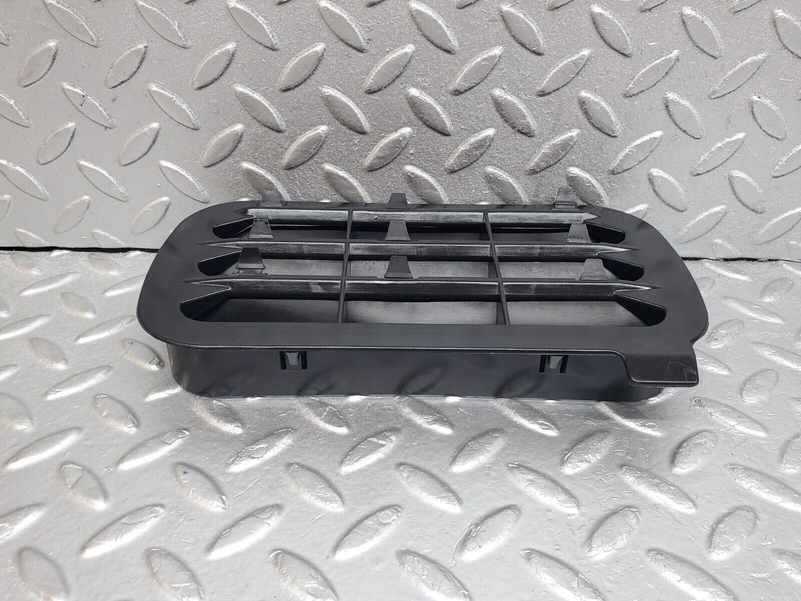 44734 Mercedes-Benz W124 220E Rear Air Intake Vent Right 1248370230 1248370242