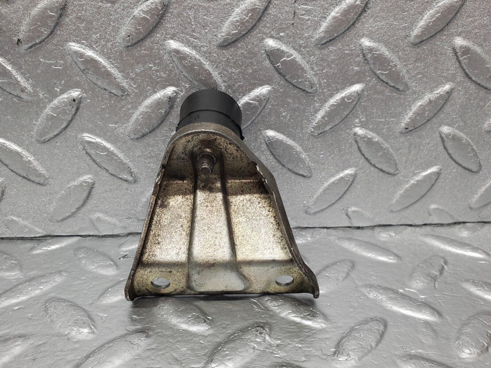 46712 Mercedes-Benz W123 280E Air Filter Housing Holder 3X