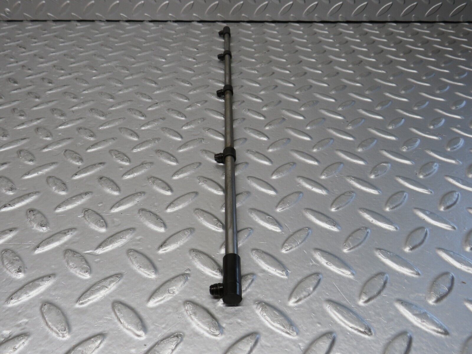 32878 Mercedes-Benz C107 R107 350 V8 Camshaft Oil Tube