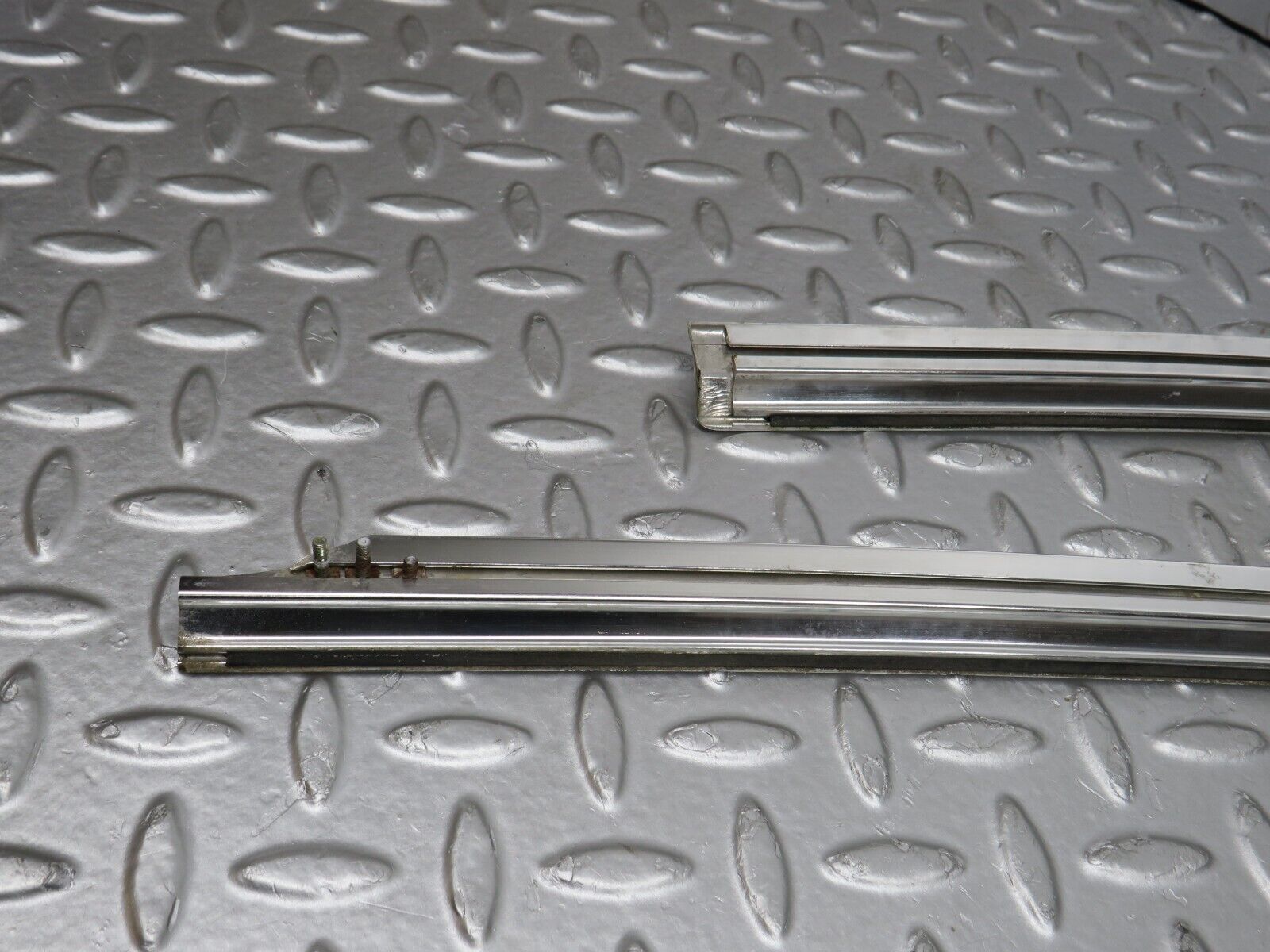 39328 Mercedes-Benz R107 500SL Soft Top Cover Chrome Trim