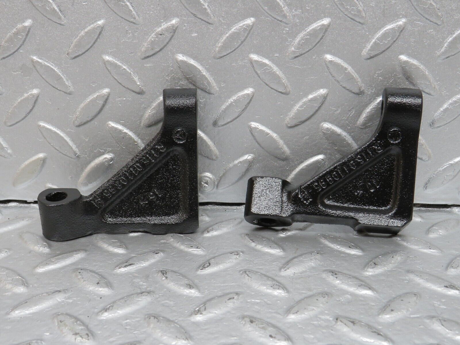 40092 Mercedes-Benz R107 350SL Engine Mount Bracket Pair 1160110995 1160110895