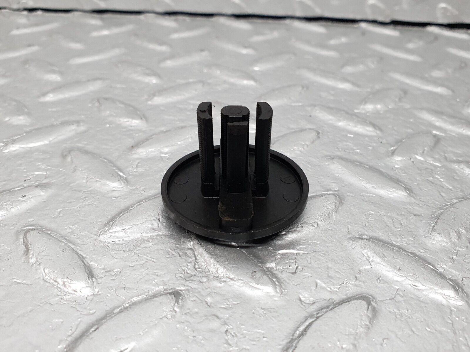 41689 Mercedes-Benz W124 200E Radiator Fan Shroud Holder