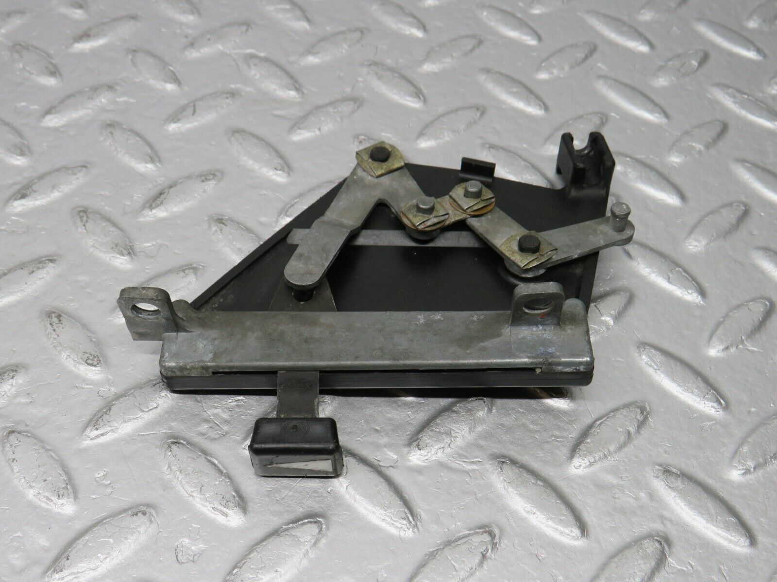 39201 Mercedes-Benz R107 500SL Air Vent Control Lever Right 1078300485