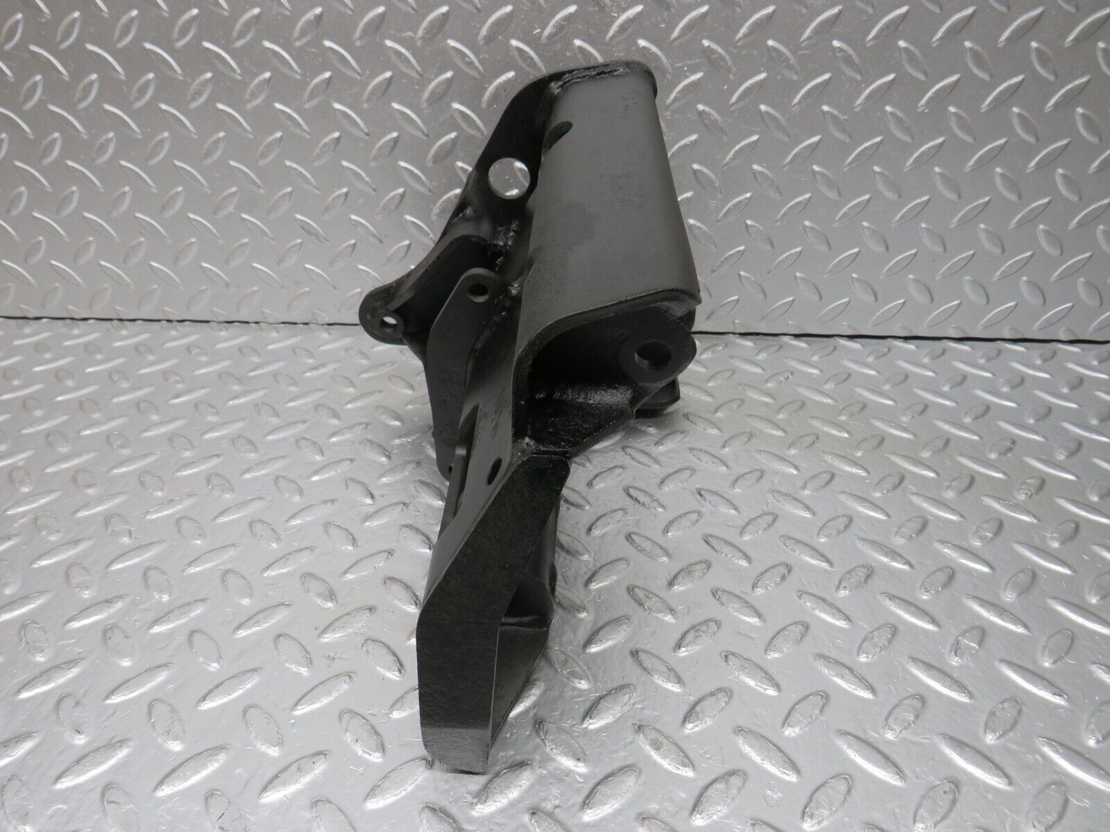 32979 Mercedes-Benz C107 R107 350 V8 Air Condition Compressor Mount Bracket