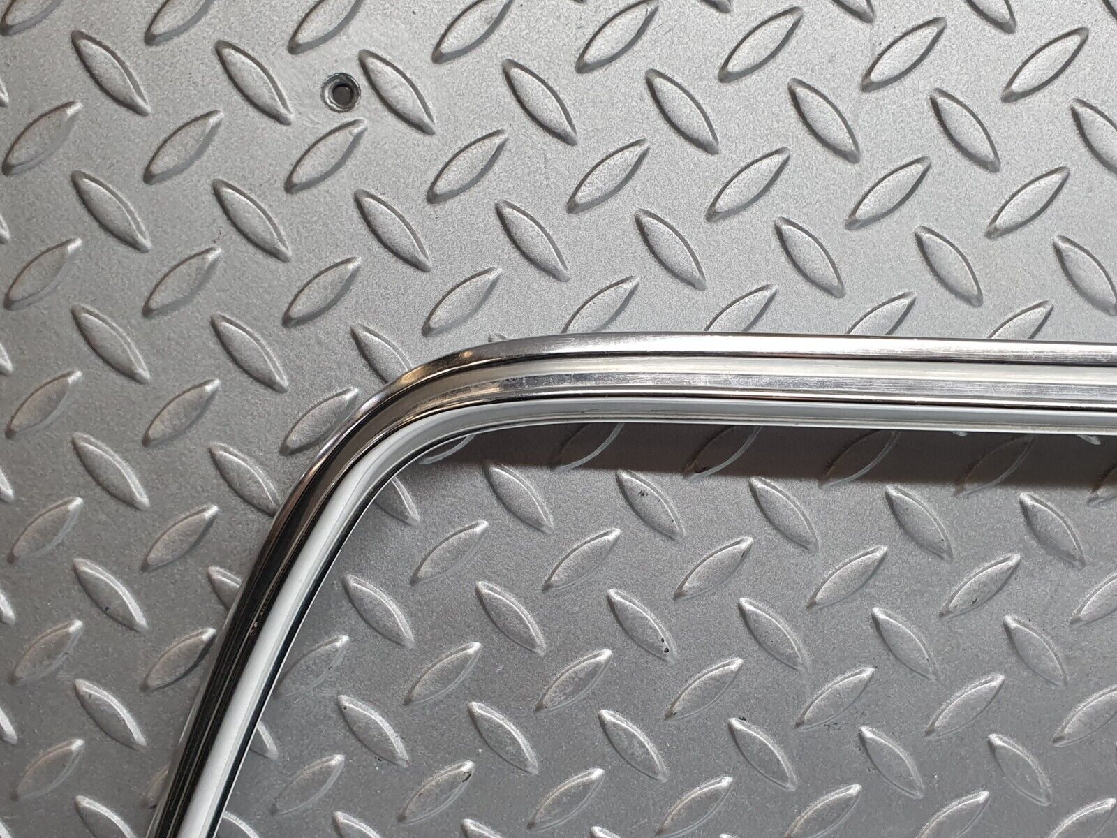 44102 Mercedes-Benz C123 230CE Coupe Rear Windscreen Chrome Frame