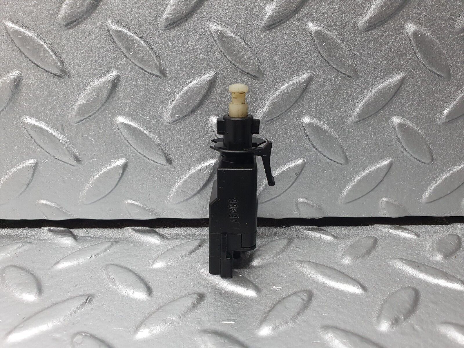 41799 Mercedes-Benz W202 C200 Brake Light Switch 0015450109