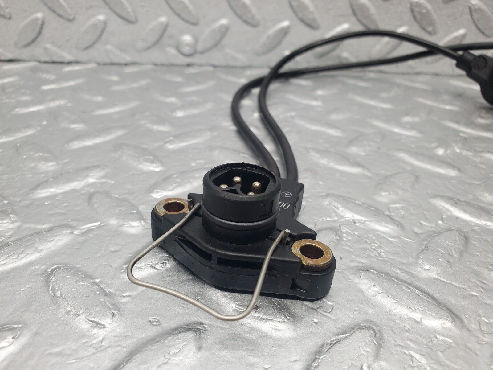 46202 Mercedes-Benz W124 280E Knock Sensor 0031537728 2025402081