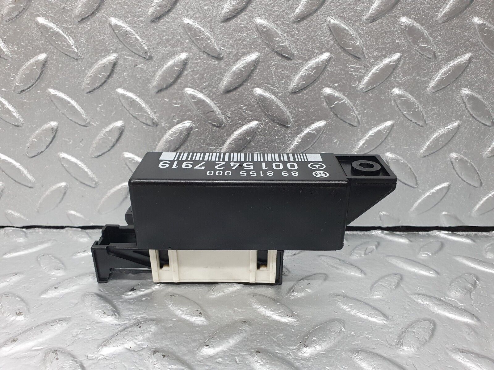 42241 Mercedes-Benz R129 320SL Coupe Windscreen Wiper Relay 0015427919 0175456128