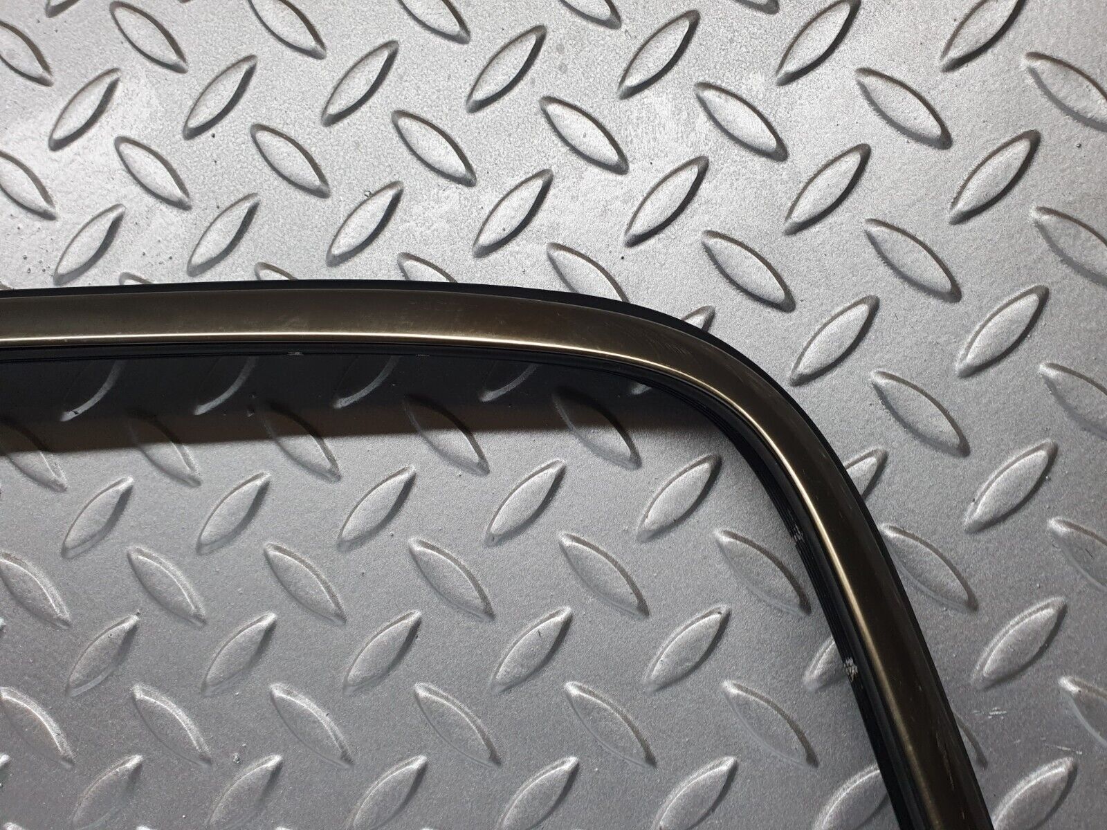 41932 Mercedes-Benz W202 C200 Rear Windscreen Frame 2026710236 2026710136