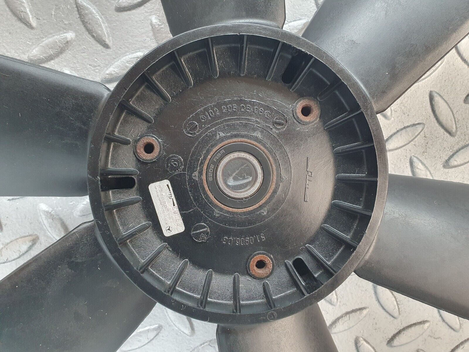 42684 Mercedes-Benz W201 190 2.0L Engine Cooling Fan 1022050506