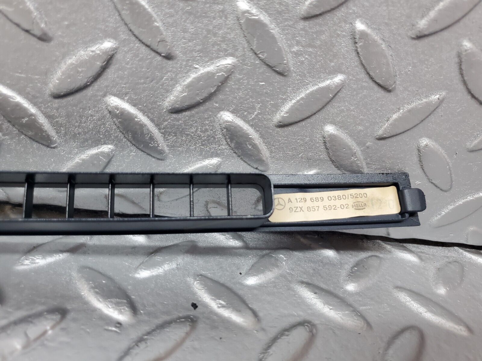 45048 Mercedes-Benz R129 300SL Coupe Windscreen Defroster Air Vent 1296890380 1296890480