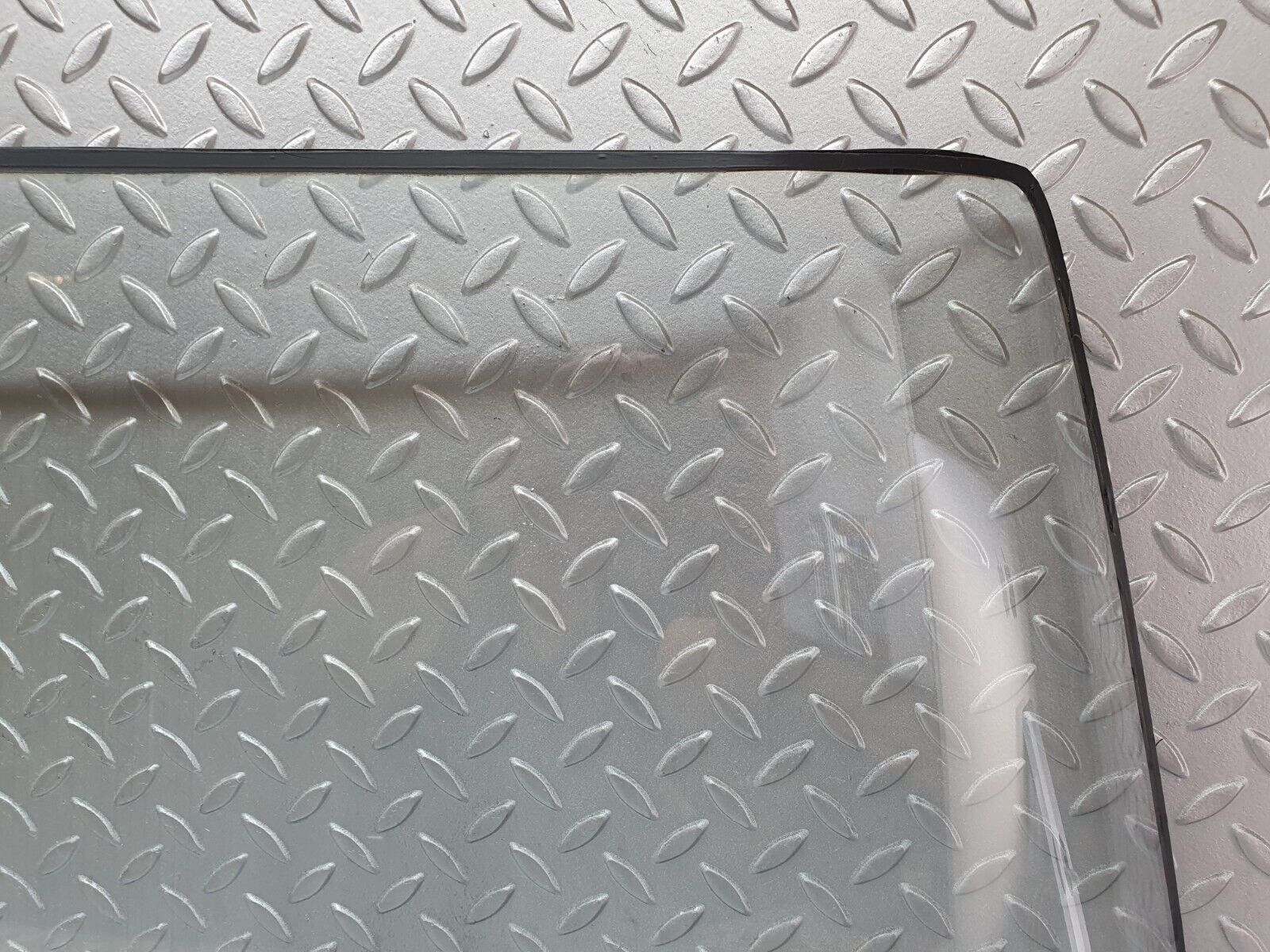 43217 Mercedes-Benz W108 280SE Rear Heated Windscreen