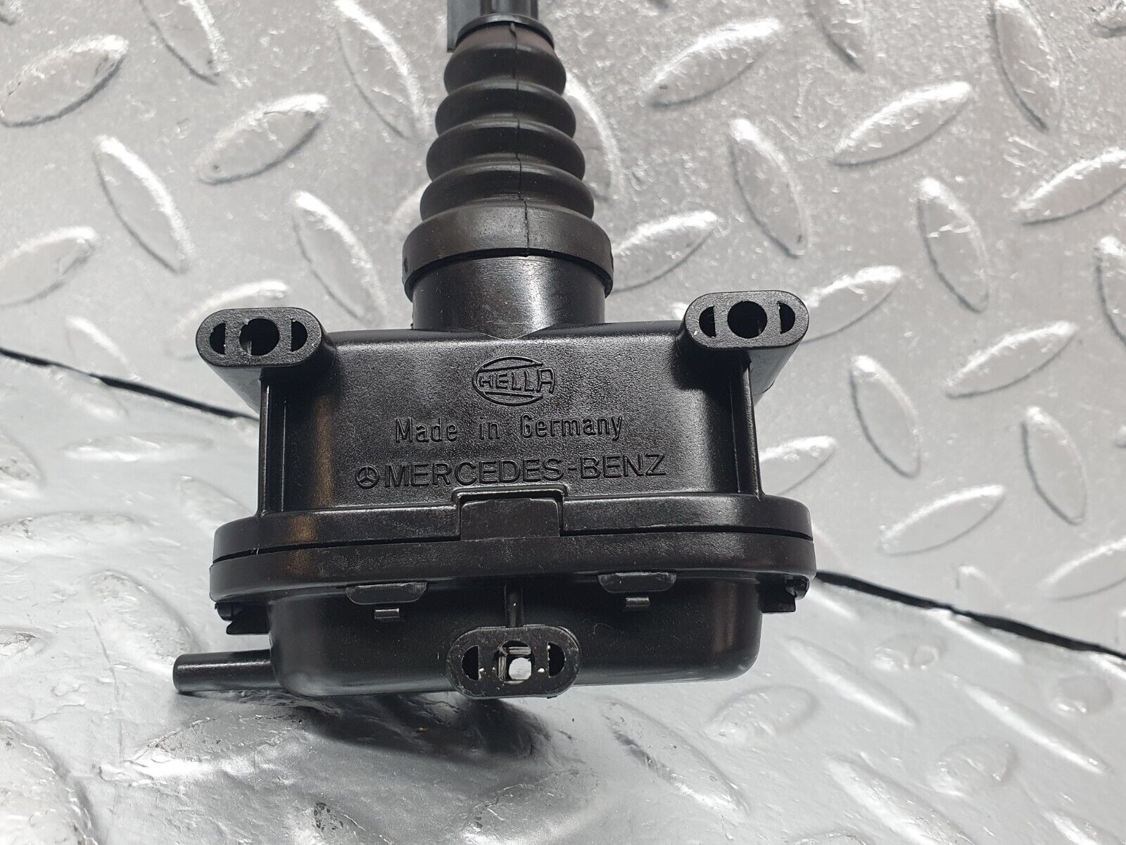 43647 Mercedes-Benz C126 380SEC Coupe Left Door Lock Vacuum Actuator