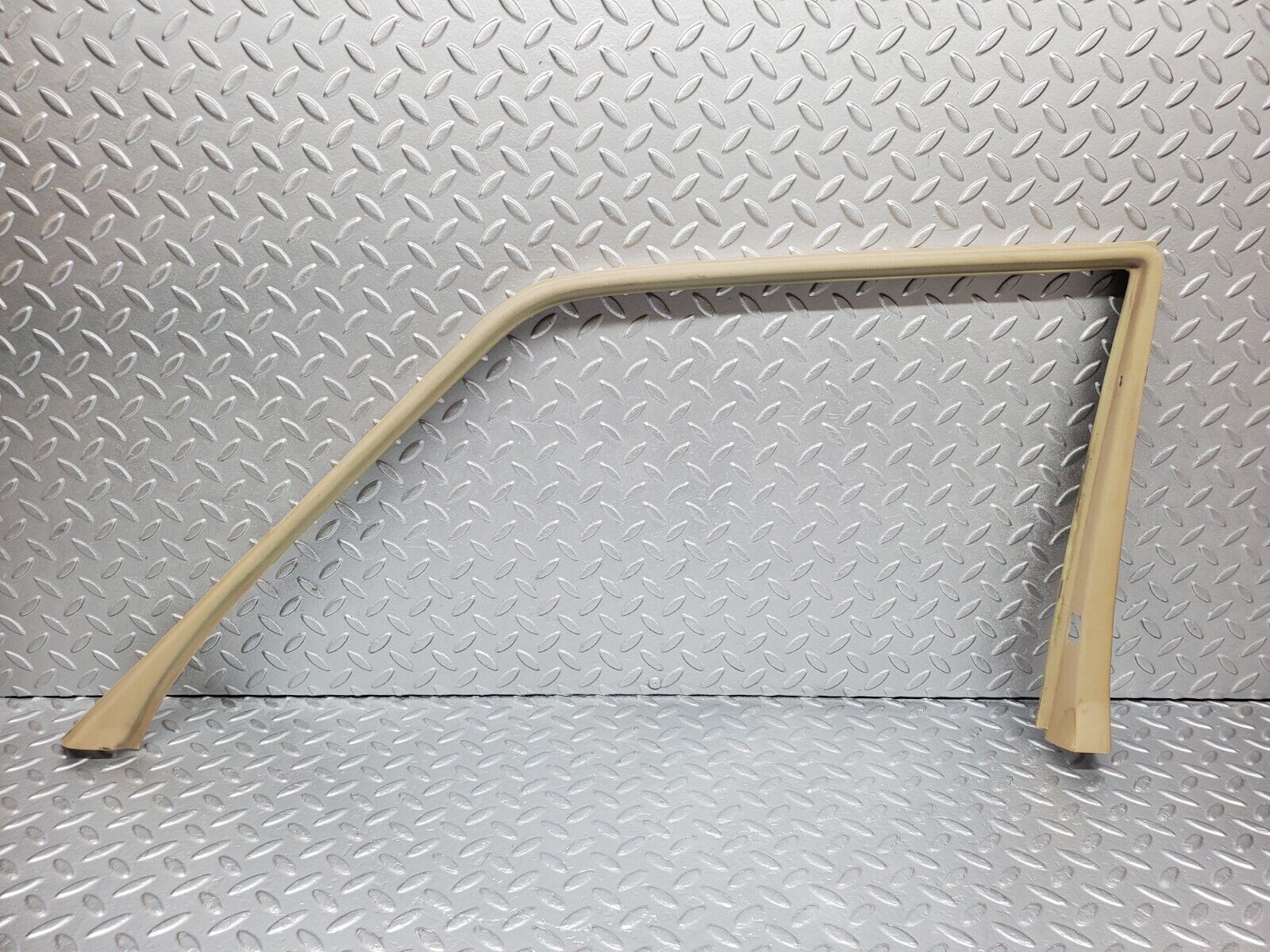 45860 Mercedes-Benz W126 420SE Front Right Door Window Frame Cover 1267250471