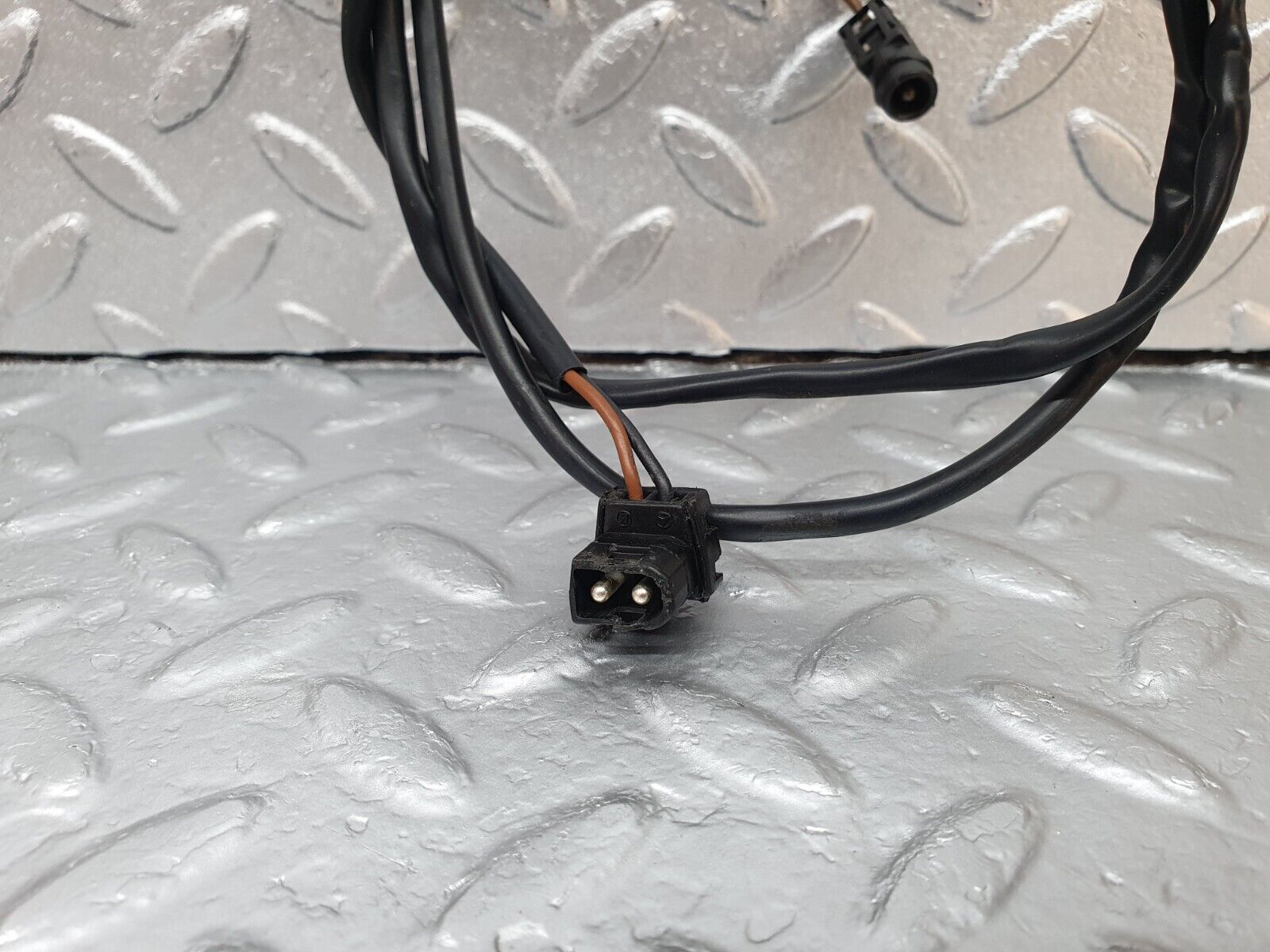 42529 Mercedes-Benz R129 320SL Coupe Windscreen Washer Nozzle