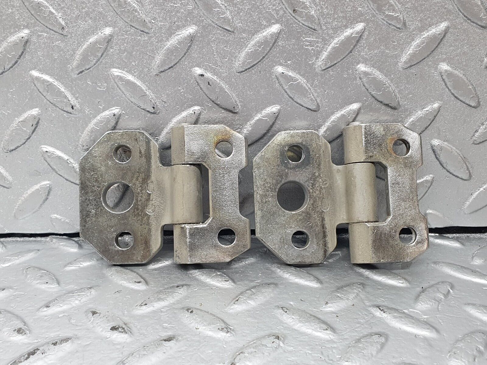 42765 Mercedes-Benz W201 190 2.0L Door Hinge Left Side