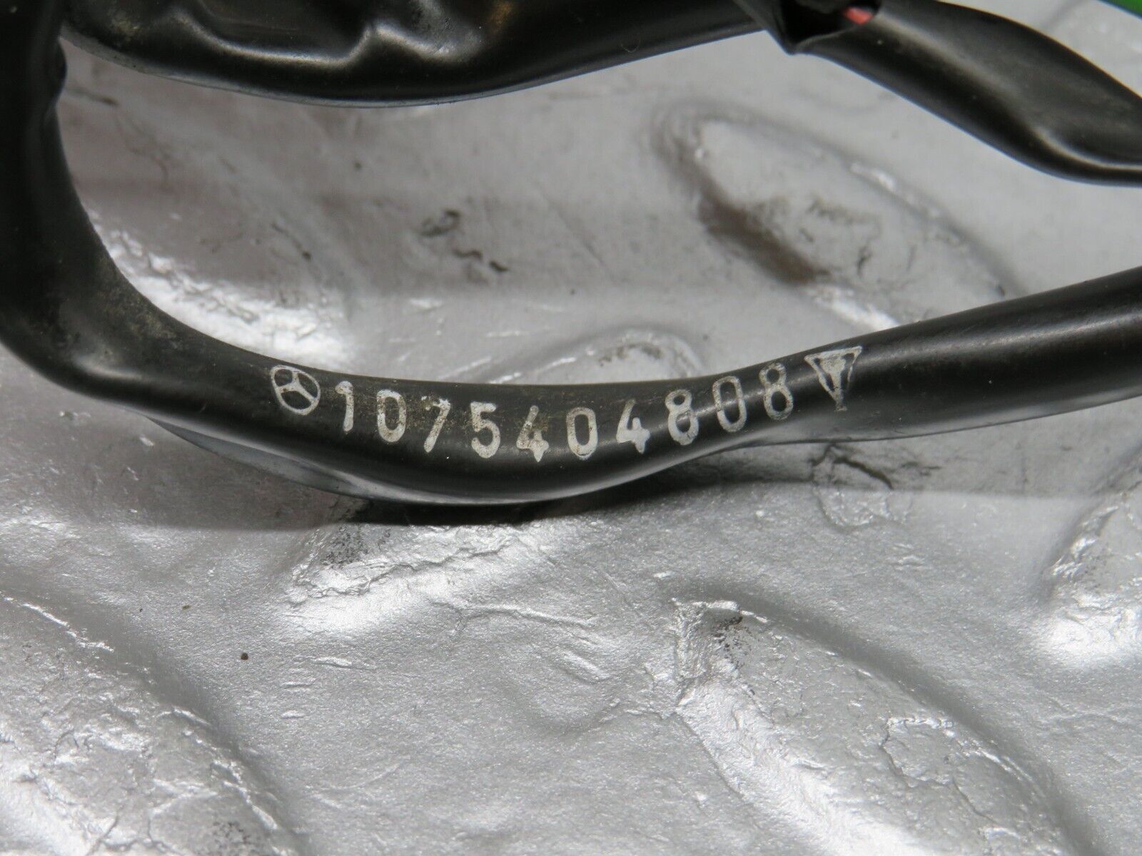 39099 Mercedes-Benz R107 500SL Diagnostic Connector 1235450026 1235450003 1075404808