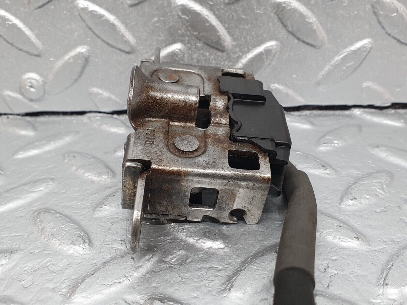 42018 Mercedes-Benz W202 C200 Bonnet Lock Latch 2028206210 2105402781