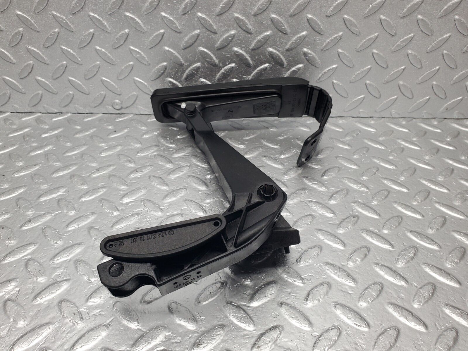 46871 Mercedes-Benz R129 320SL Coupe Accelerator Pedal & Rubber 2203010001 1293010382 1293011020
