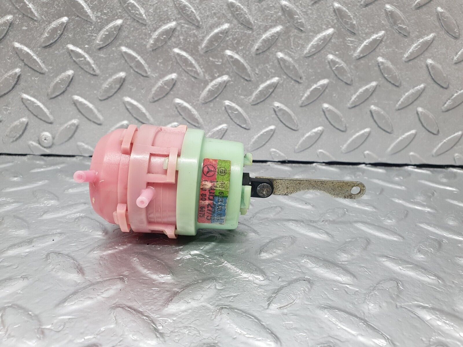 43538 Mercedes-Benz C126 380SEC Coupe Heater Box Vacuum Actuator 90.620.00.070