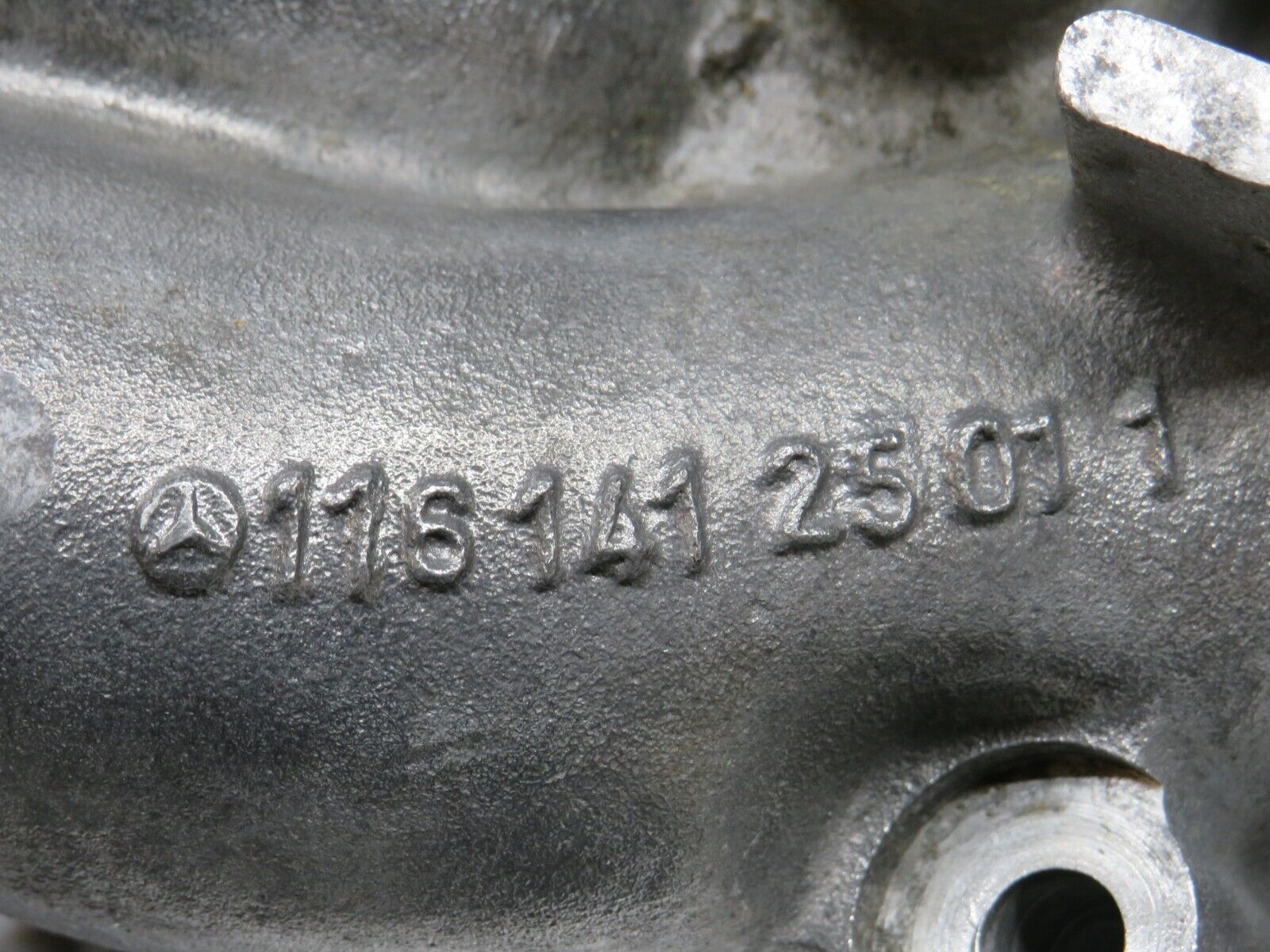 32814 Mercedes-Benz C107 R107 350 V8 Air Intake Manifold 1161412501