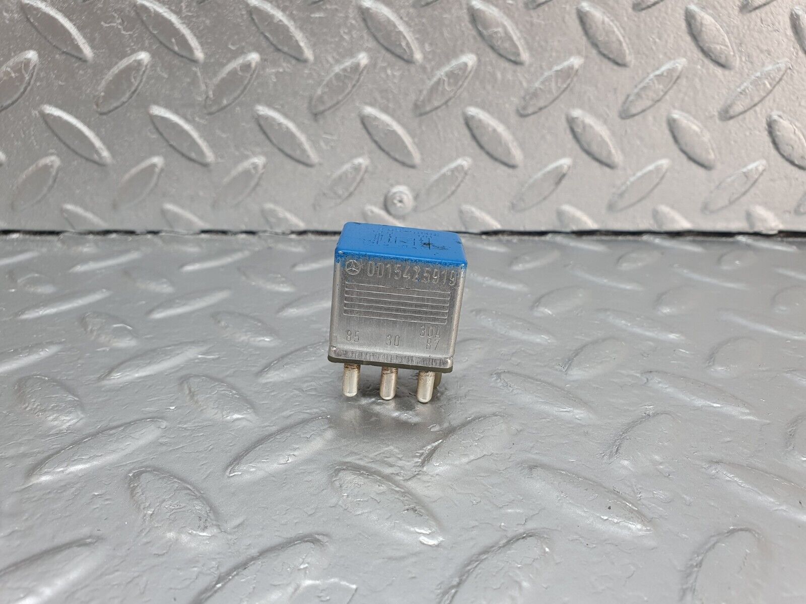 42950 Mercedes-Benz W201 190 2.0L Multi Purpose Relay 0015425919