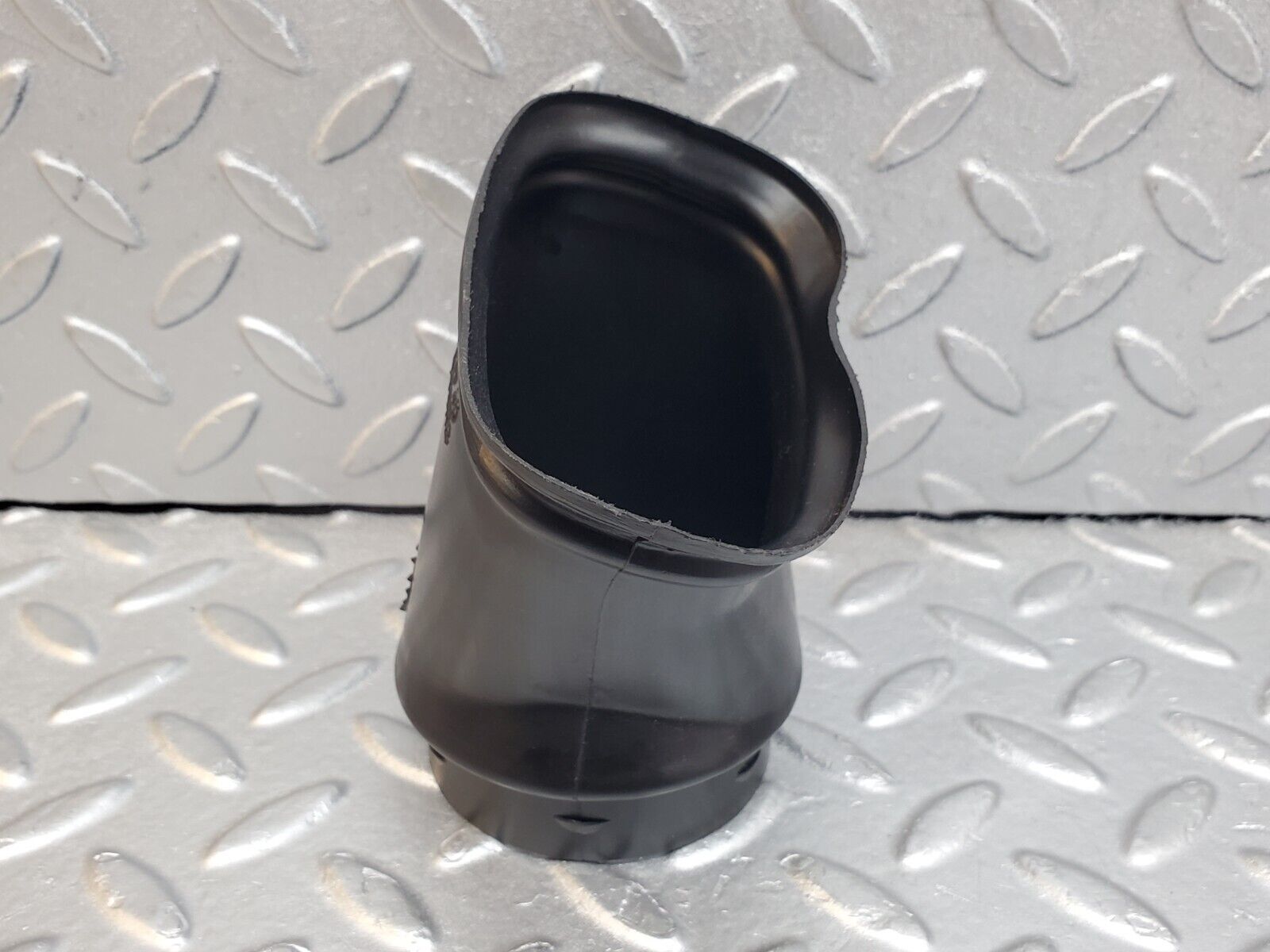 44725 Mercedes-Benz W124 220E Air Duct Left Side 1248311146