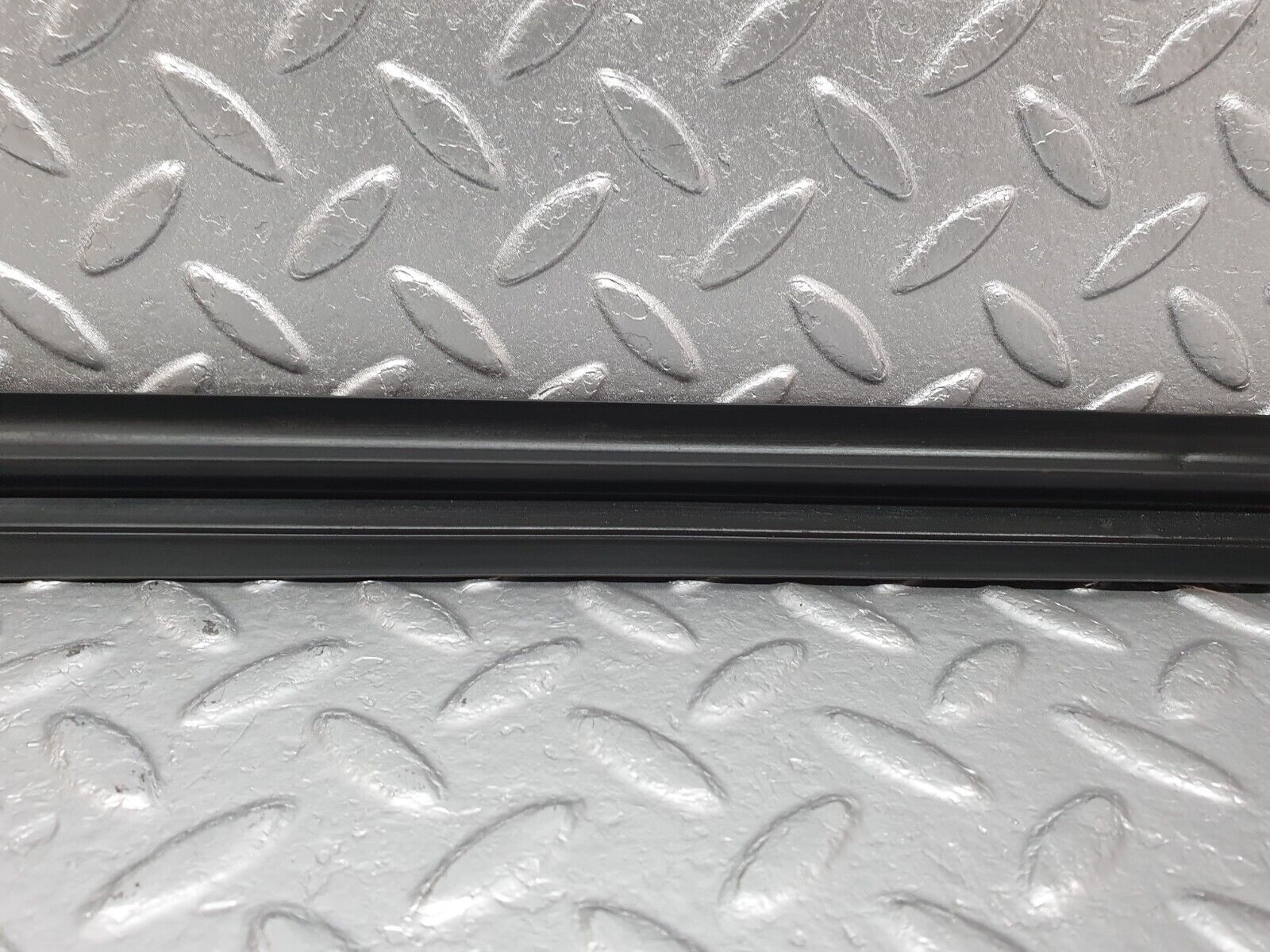 41714 Mercedes-Benz W124 200E Rear Windscreen Lower Rubber Seal