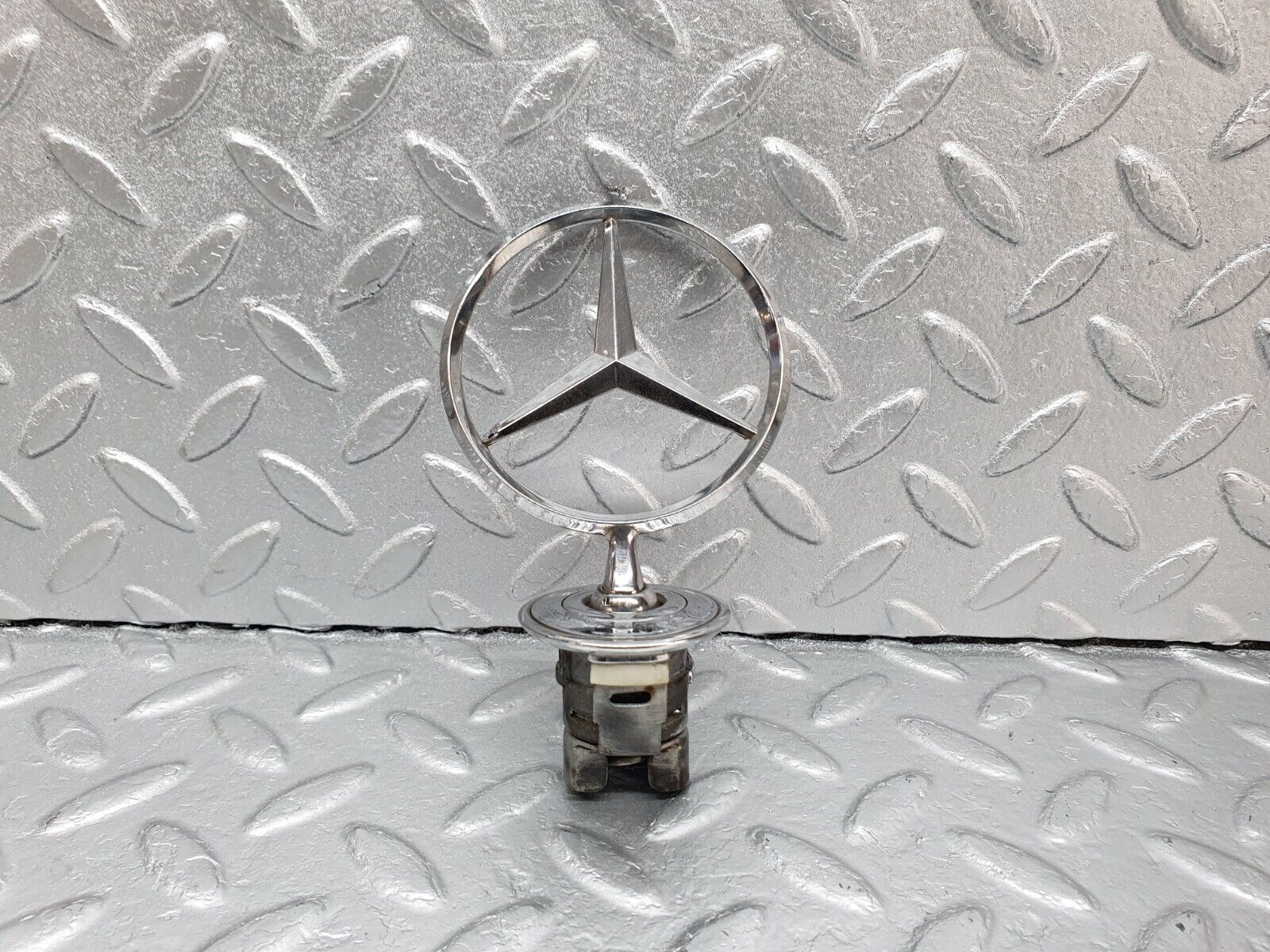 42041 Mercedes-Benz W202 C200 Front Badge Emblem