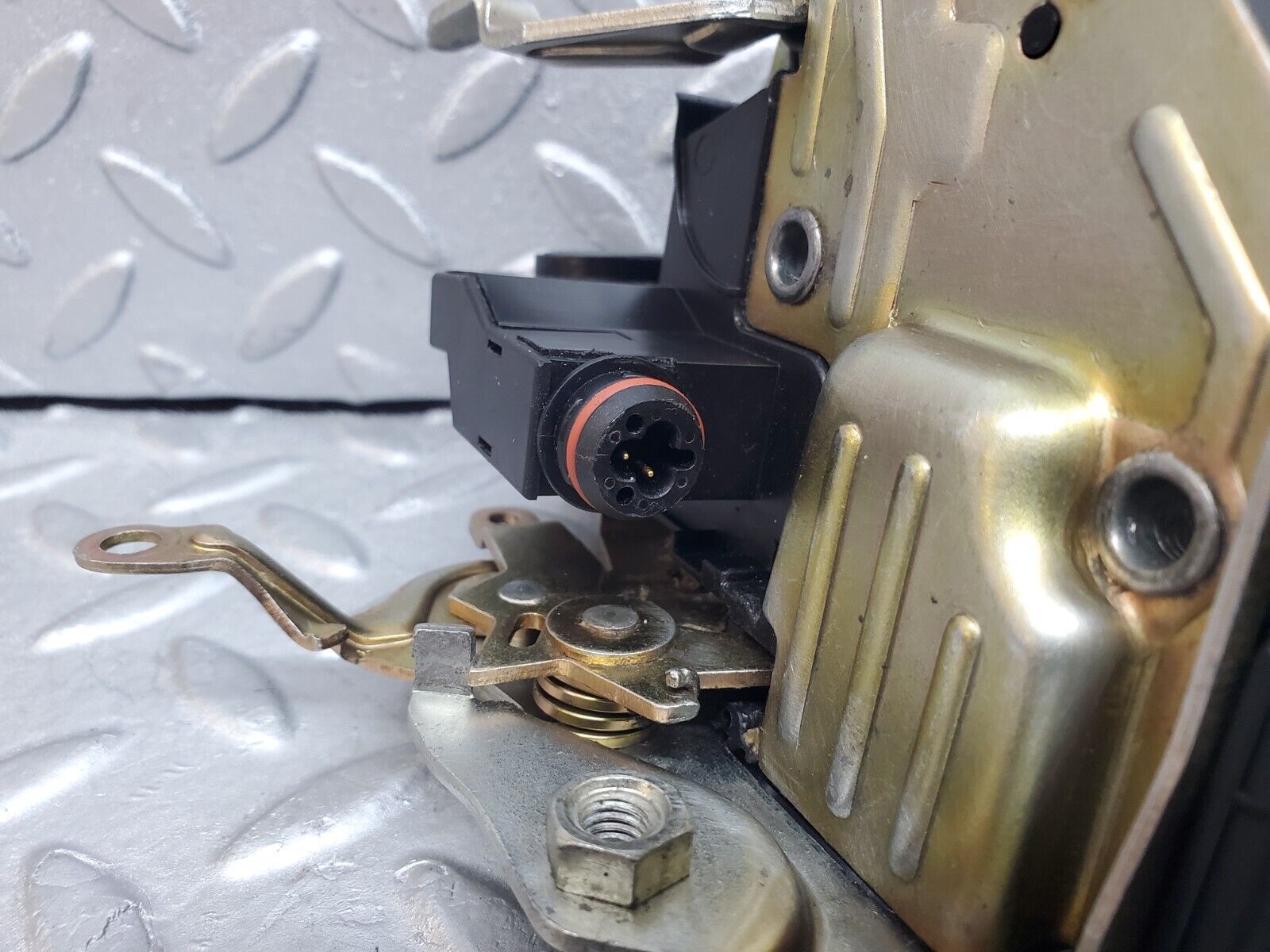 44790 Mercedes-Benz W124 220E Front Left Door Lock Mechanism