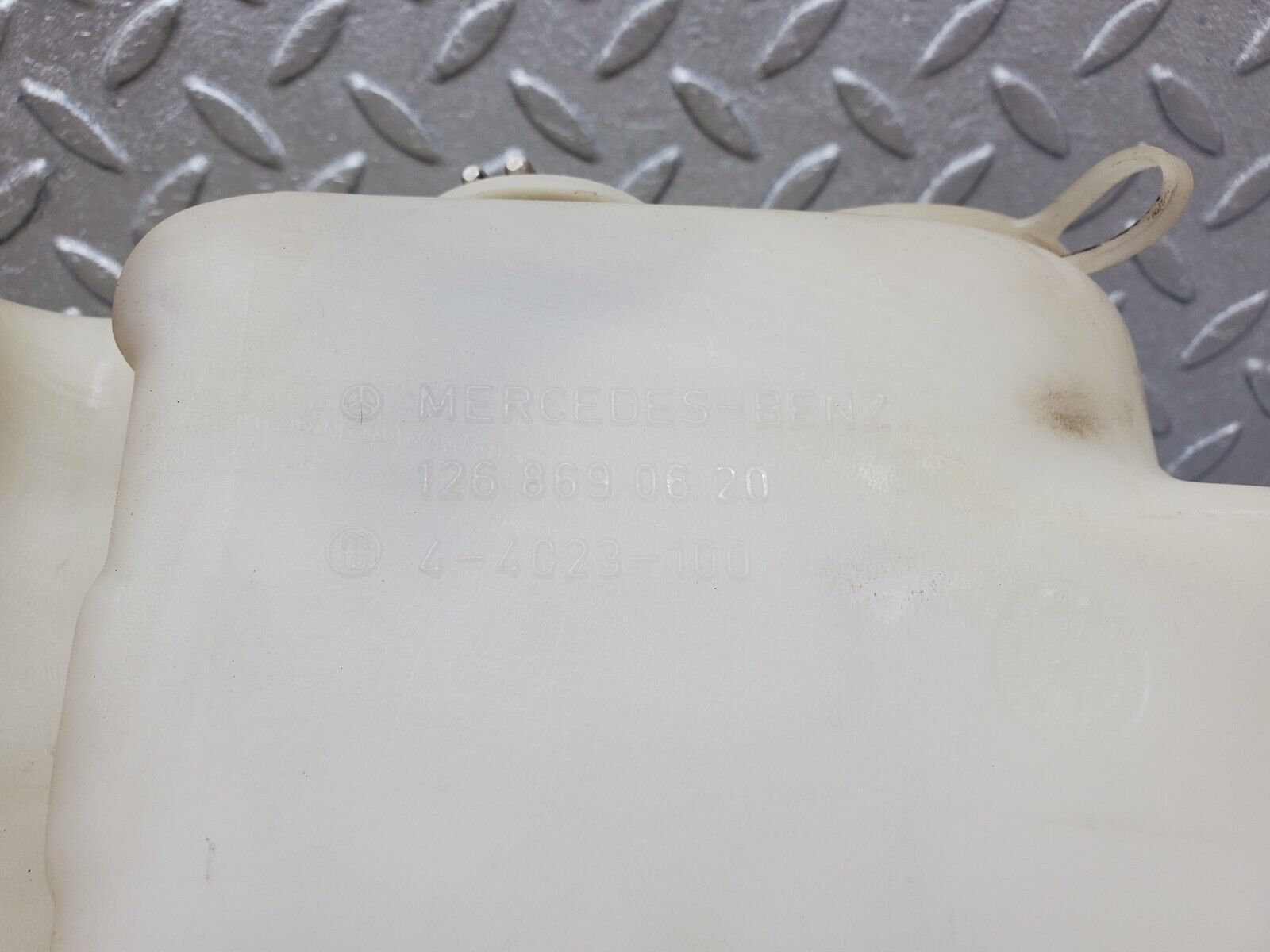 45871 Mercedes-Benz W126 420SE Windscreen Washer Fluid Reservoir 1268690620 1248690072
