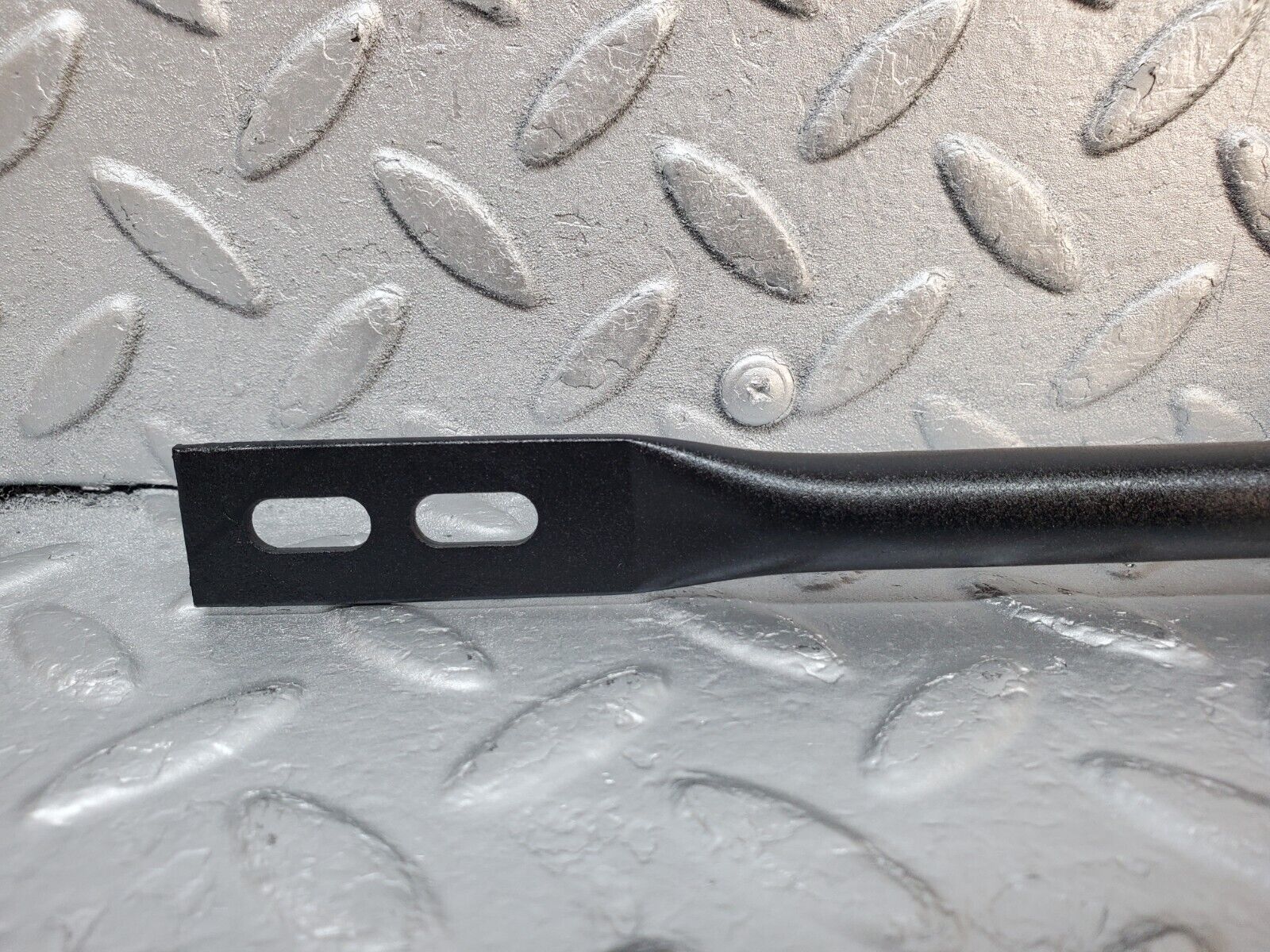 45934 Mercedes-Benz W126 420SE Horn Bracket