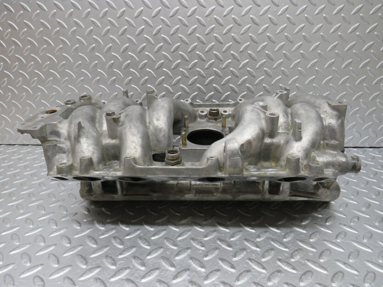 32814 Mercedes-Benz C107 R107 350 V8 Air Intake Manifold 1161412501