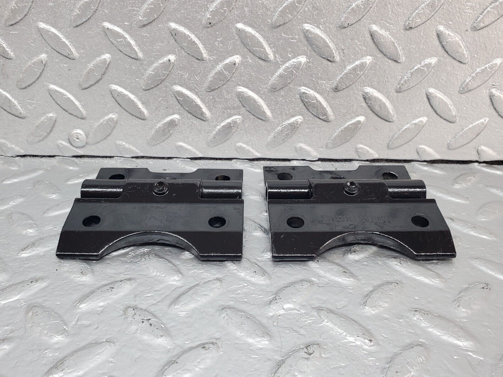 44338 Mercedes-Benz W123 280E Door Hinge Pair Left Side 1237200037