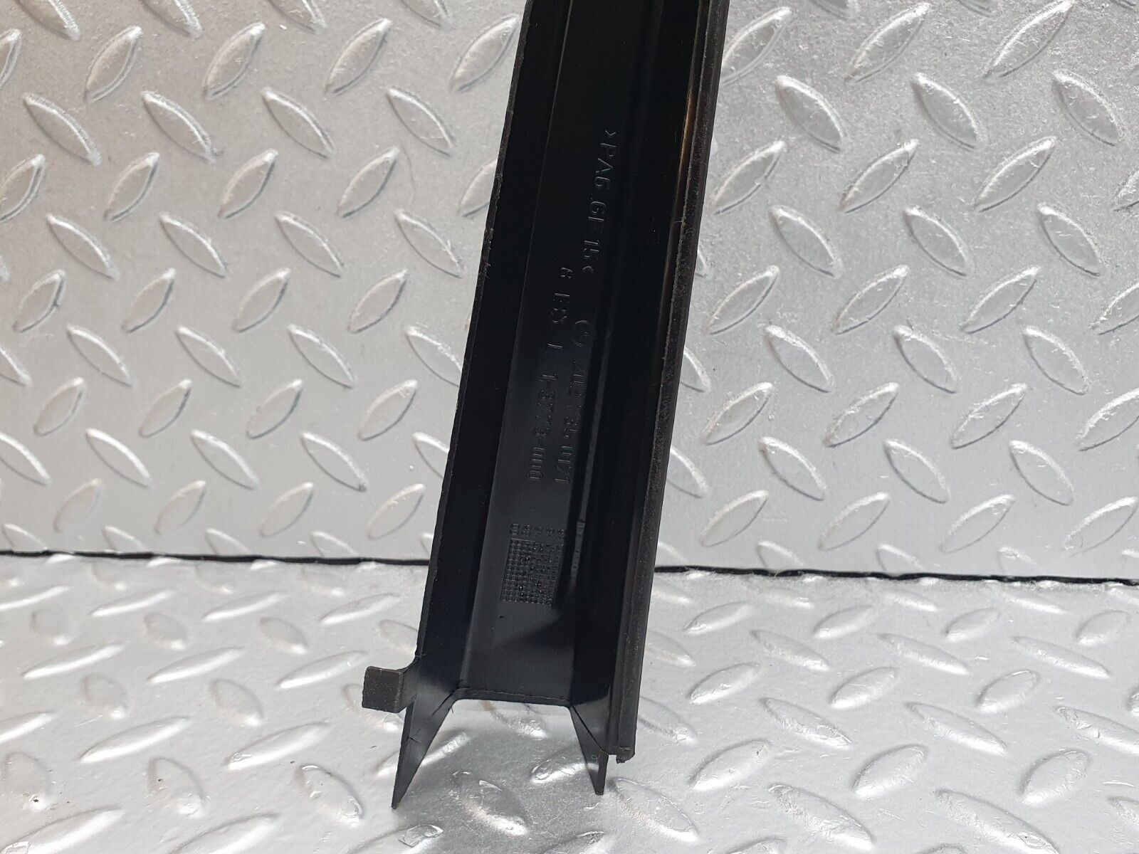 42088 Mercedes-Benz W202 C200 Rear Left Door Window Frame Cover 2027350171