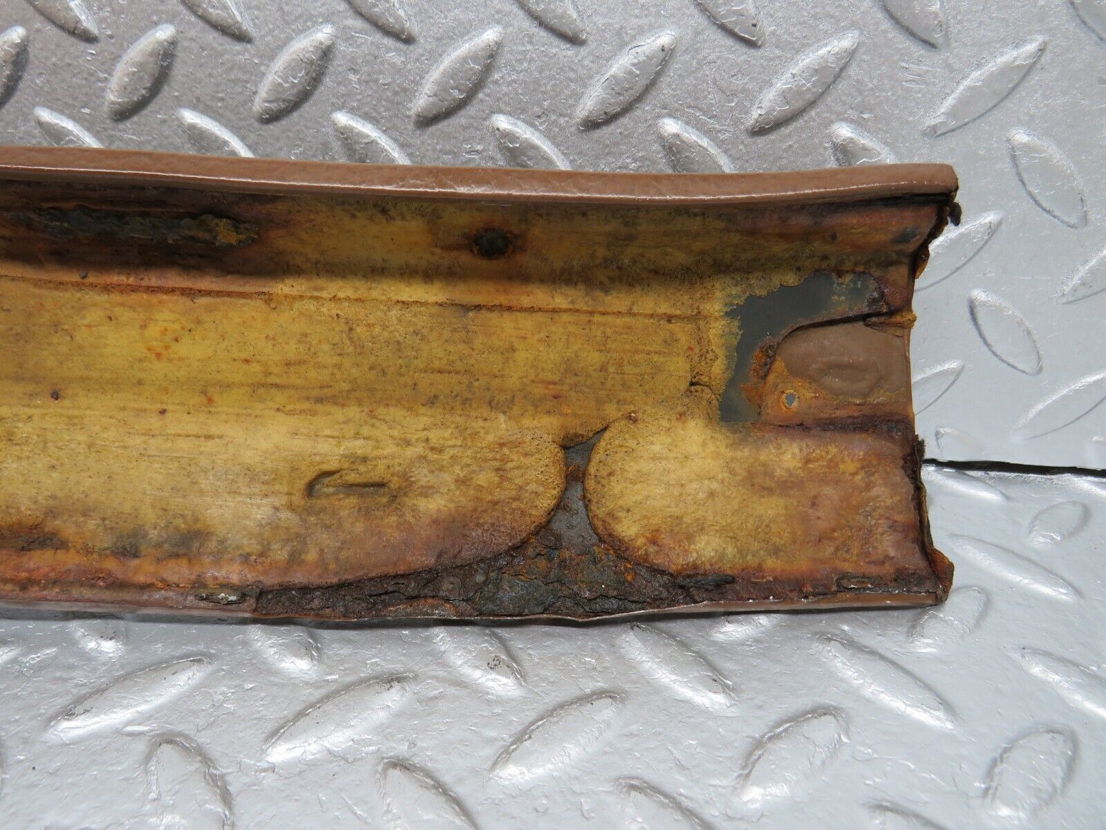 39851 Mercedes-Benz R107 350SL Headlining Roof Panel Left Right Brown