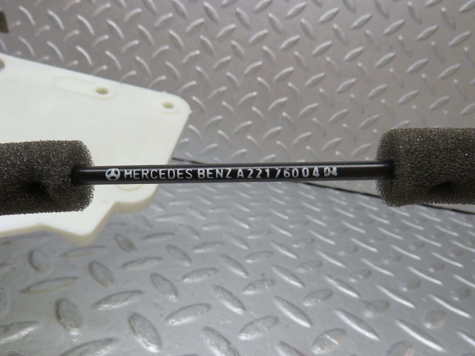 35235 Mercedes-Benz W221 Front Right Door Lock Mechanism 2217202835