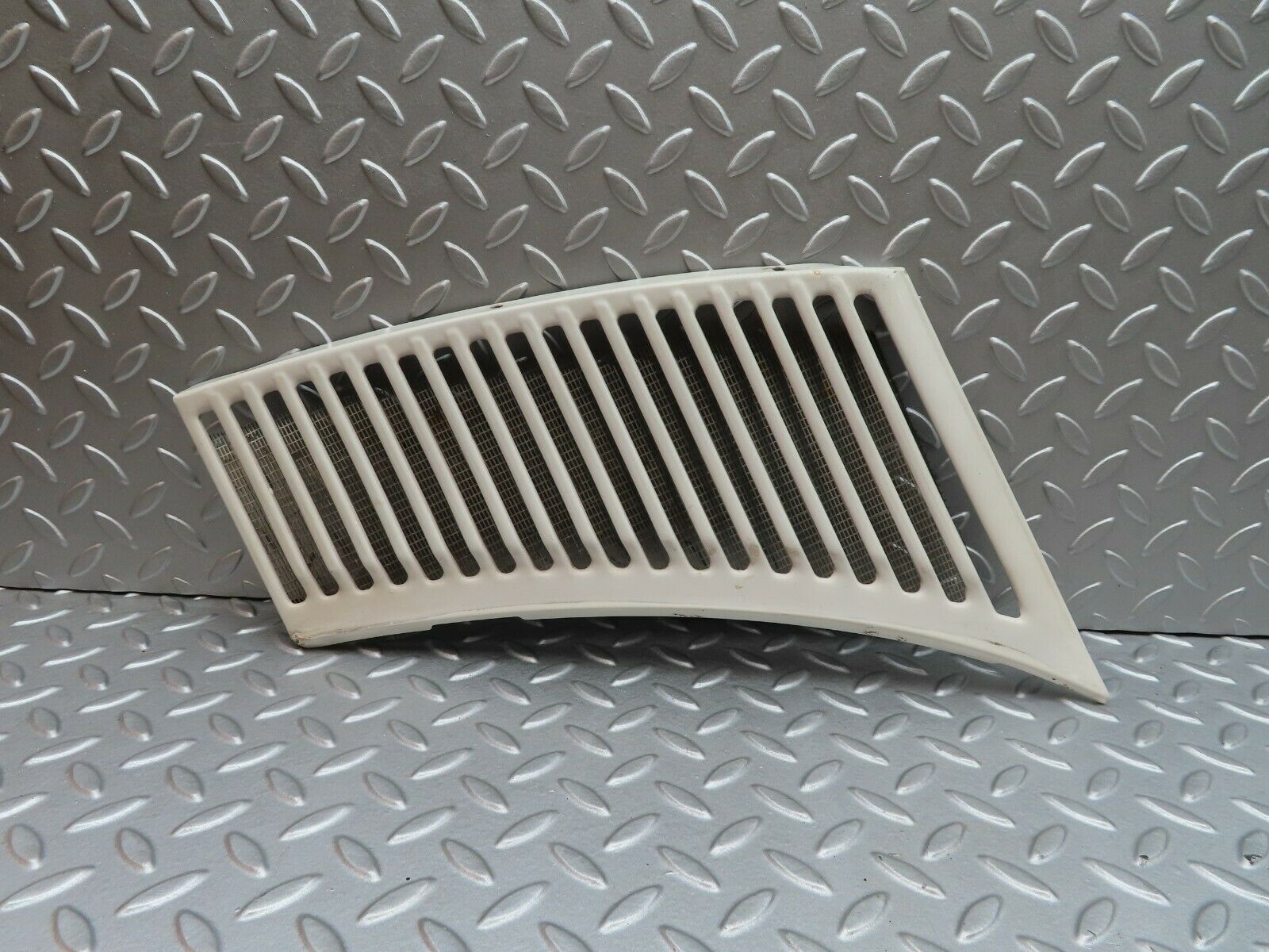 4983 Mercedes-Benz R107 350SL Air Intake Grill Right Side