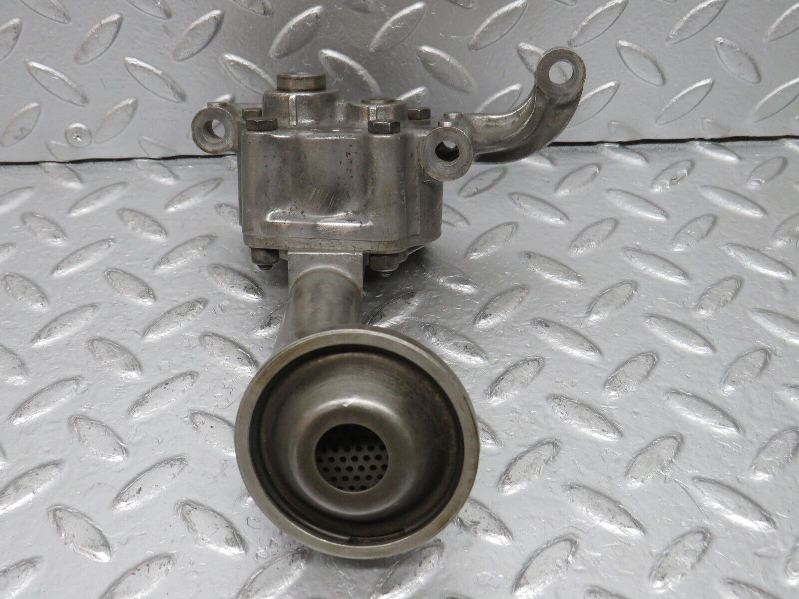 32785 Mercedes-Benz C107 R107 350 V8 Oil Pump 1161800502 1161800355