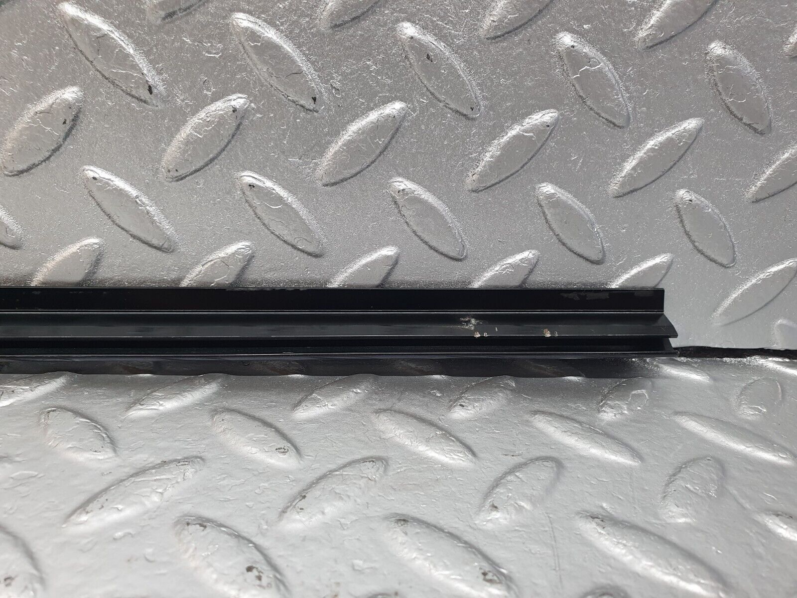 42611 Mercedes-Benz R129 320SL Coupe Left Door Window Moulding Trim