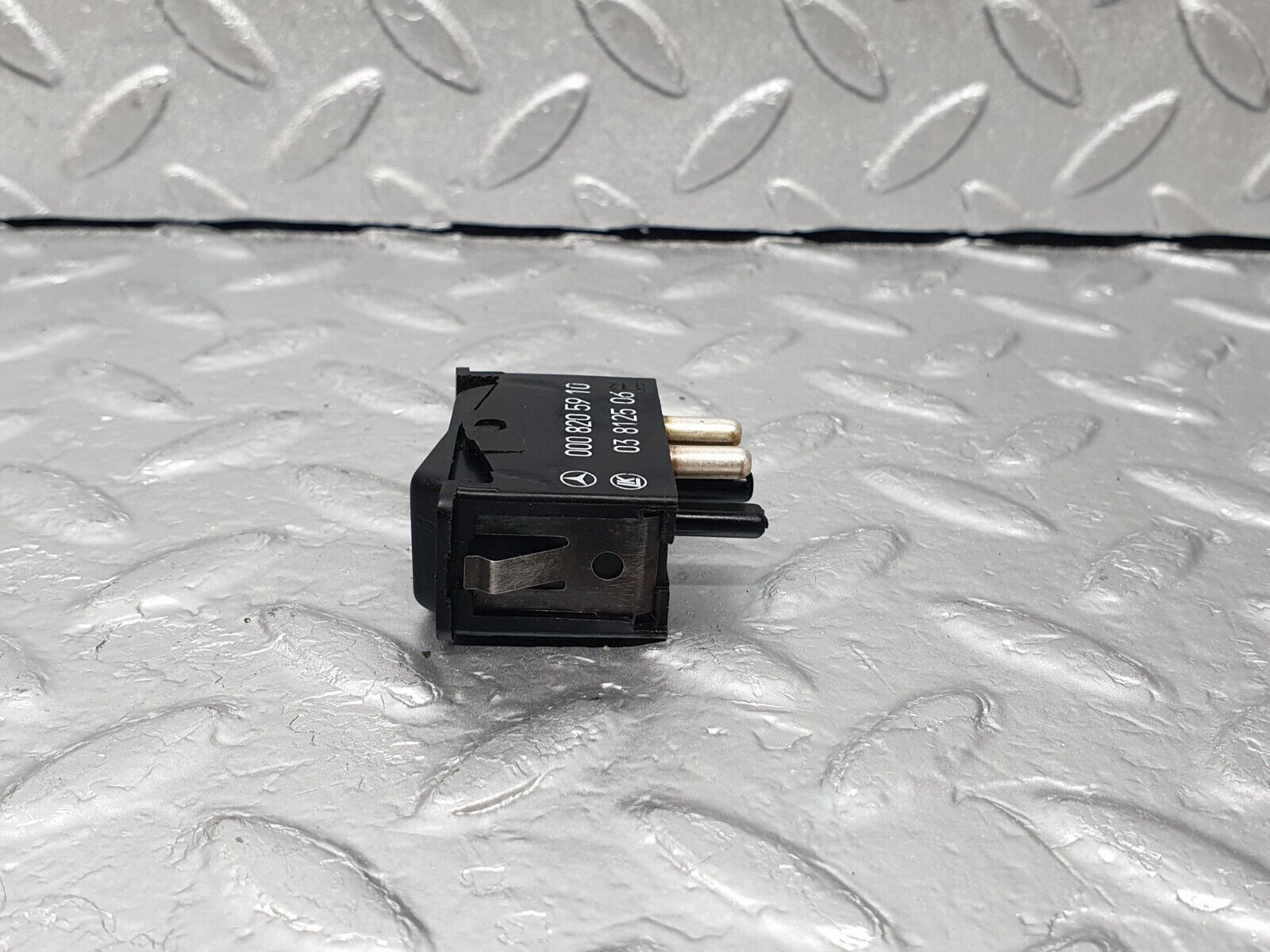 43550 Mercedes-Benz C126 380SEC Coupe Interior Light Switch 0008205910