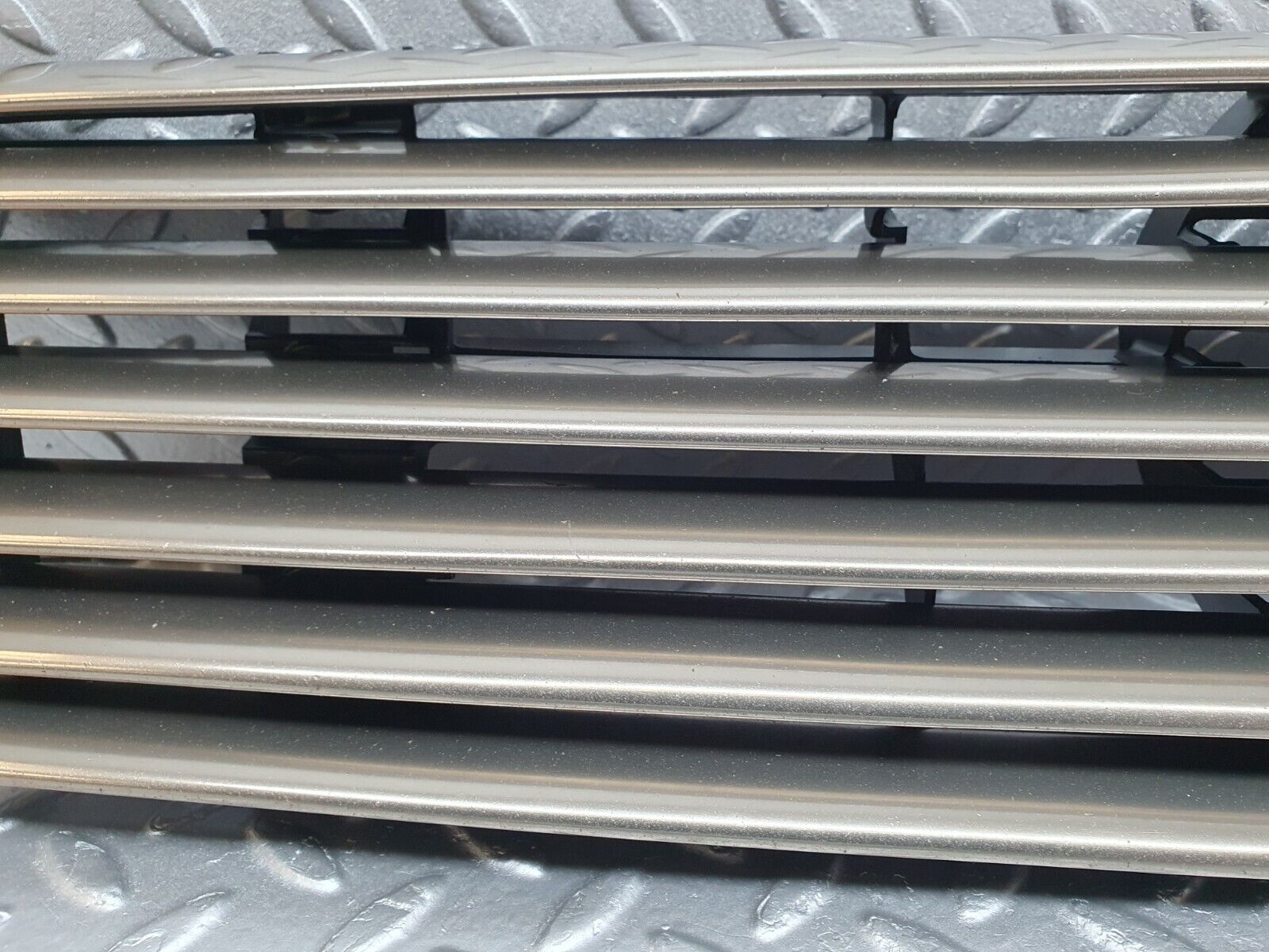 42175 Mercedes-Benz R129 320SL Coupe Bonnet Grill 7 Slat 1298800185