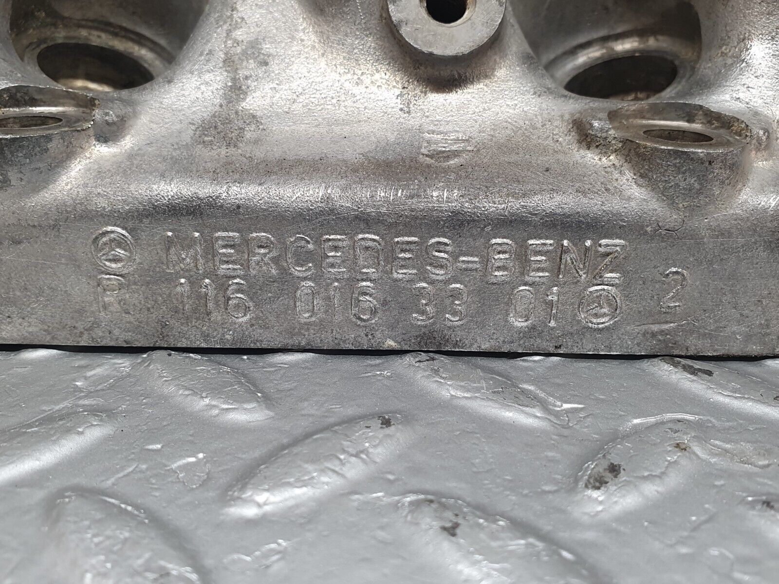 43839 Mercedes-Benz C126 380SEC Coupe Cylinder Head Left Side 1160163301