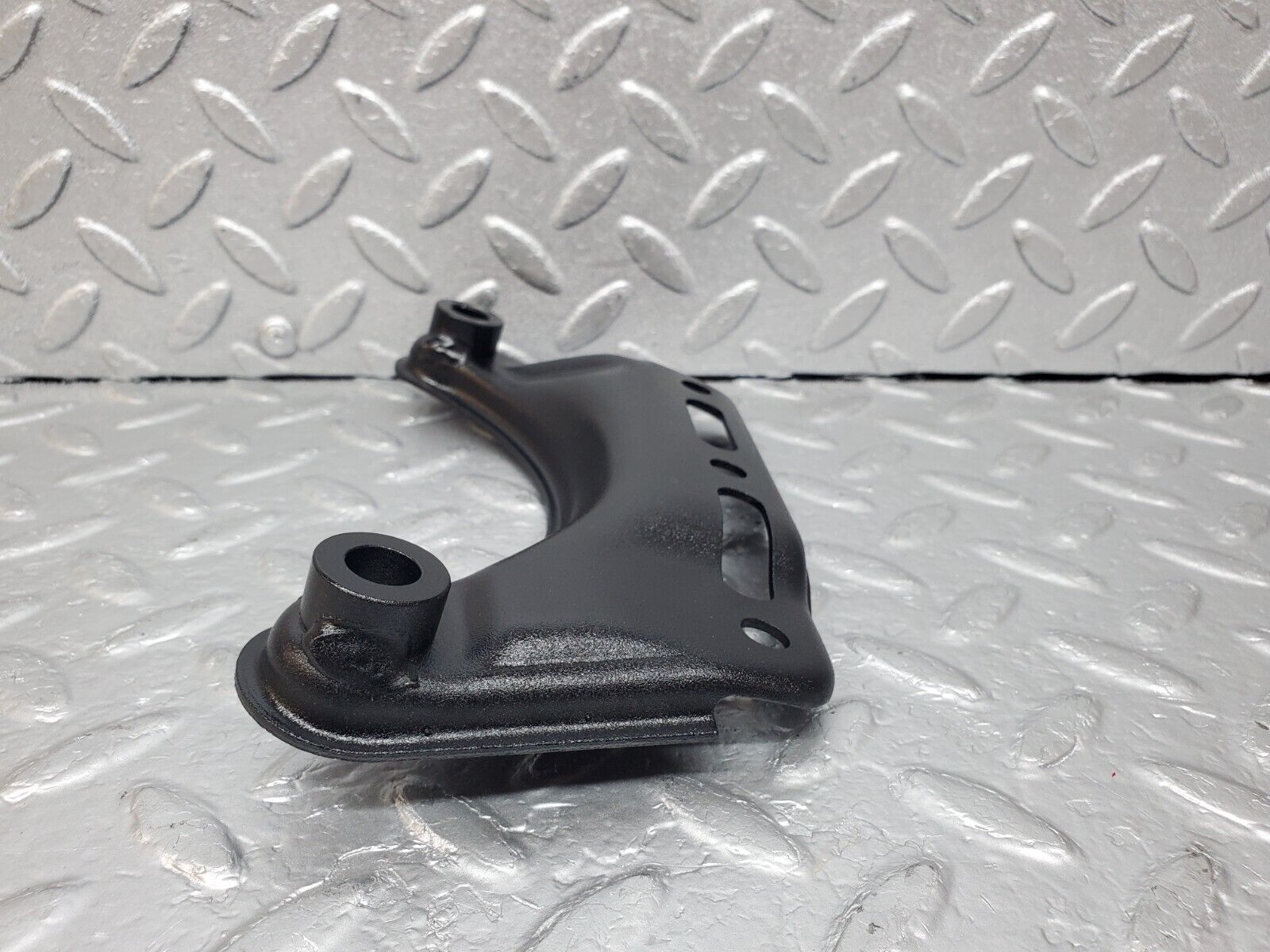 44995 Mercedes-Benz R129 300SL Coupe Air Conditioning Compressor Support Bracket