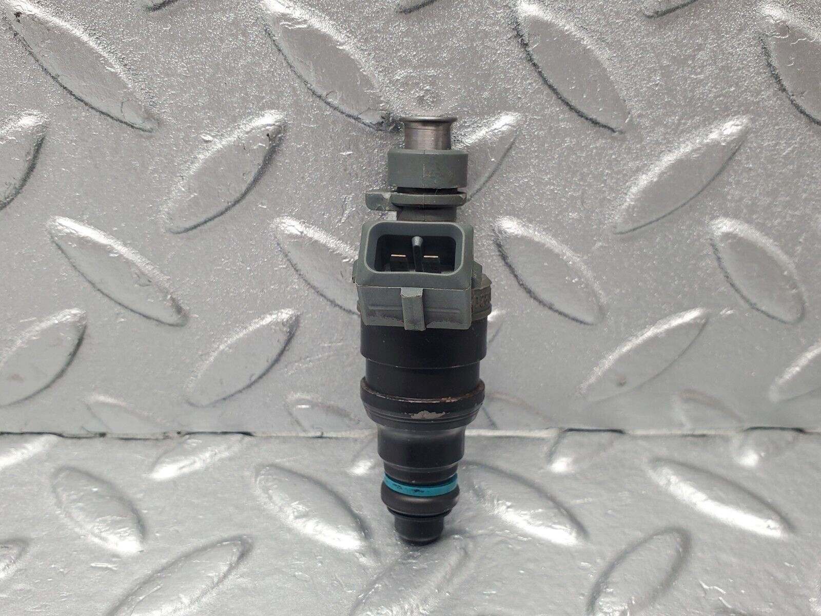 46240 Mercedes-Benz W124 280E Fuel Injector Bosch 0280155209 0000787323