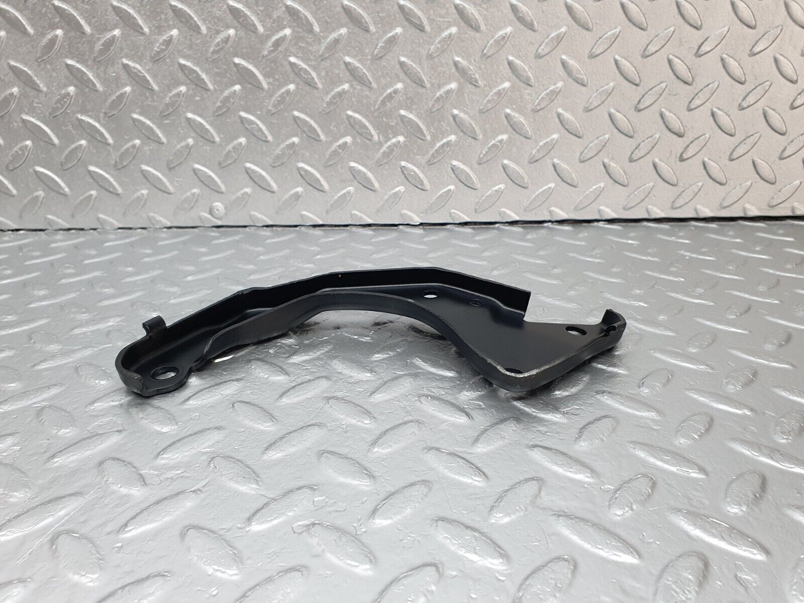 42929 Mercedes-Benz W201 190 2.0L Power Steering Pump Bracket